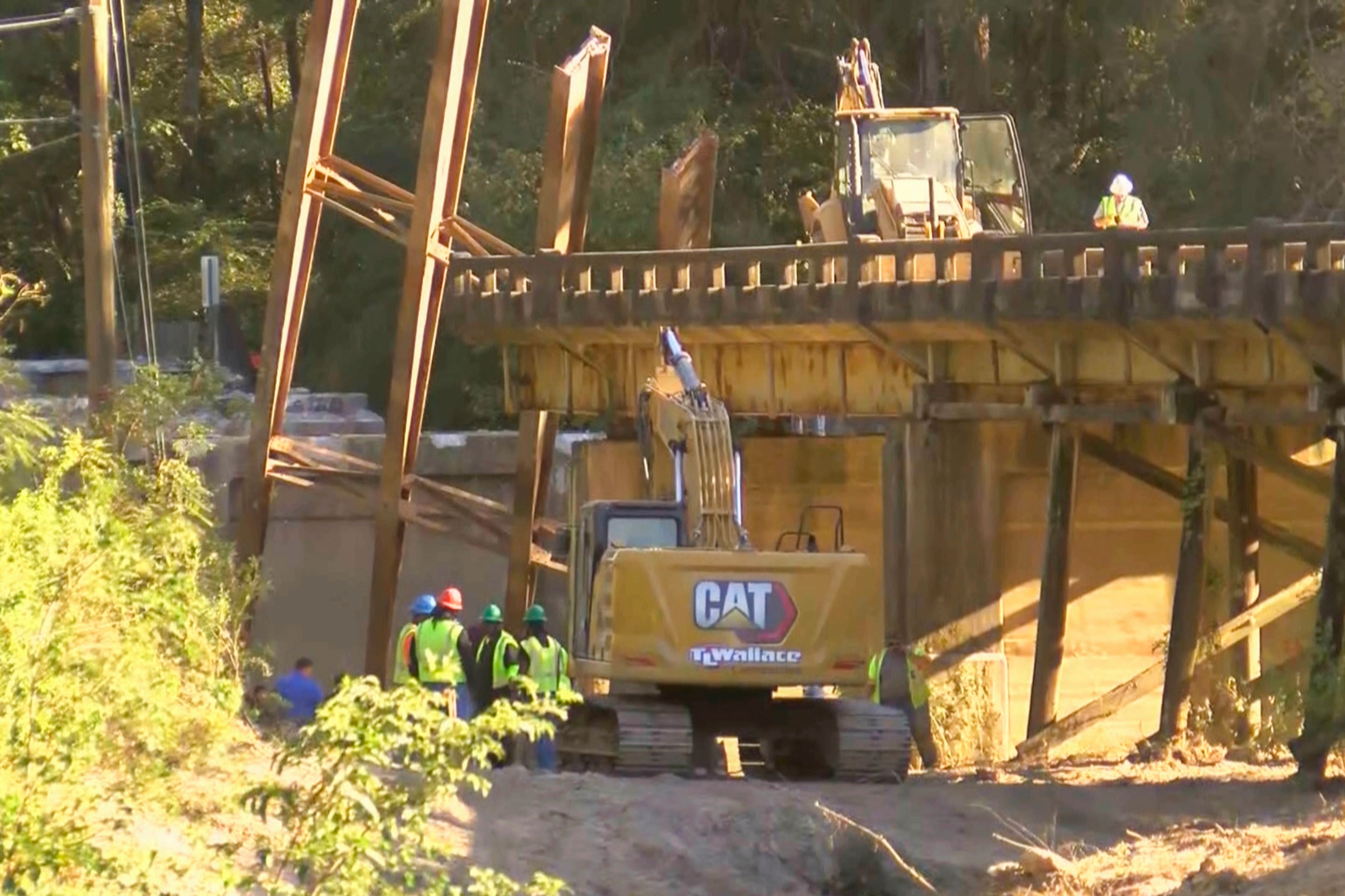 3 dead and 4 injured in Mississippi bridge collapse, sheriff says