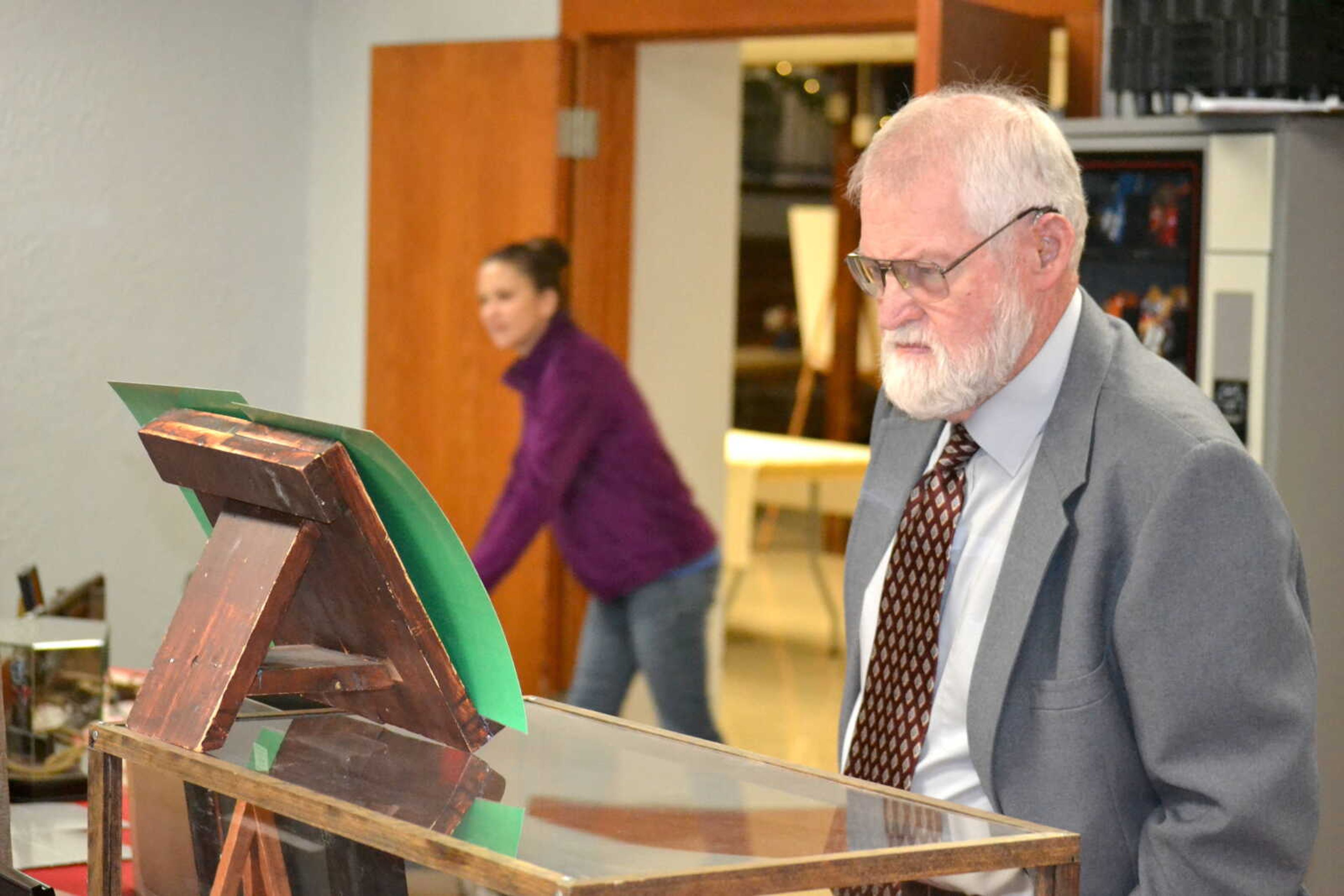 Clifford Boner is seen admiring wartime memorabilia during the 

















inaugural Spirit of Democracy celebration
Saturday at the Arena Building in Cape Girardeau.