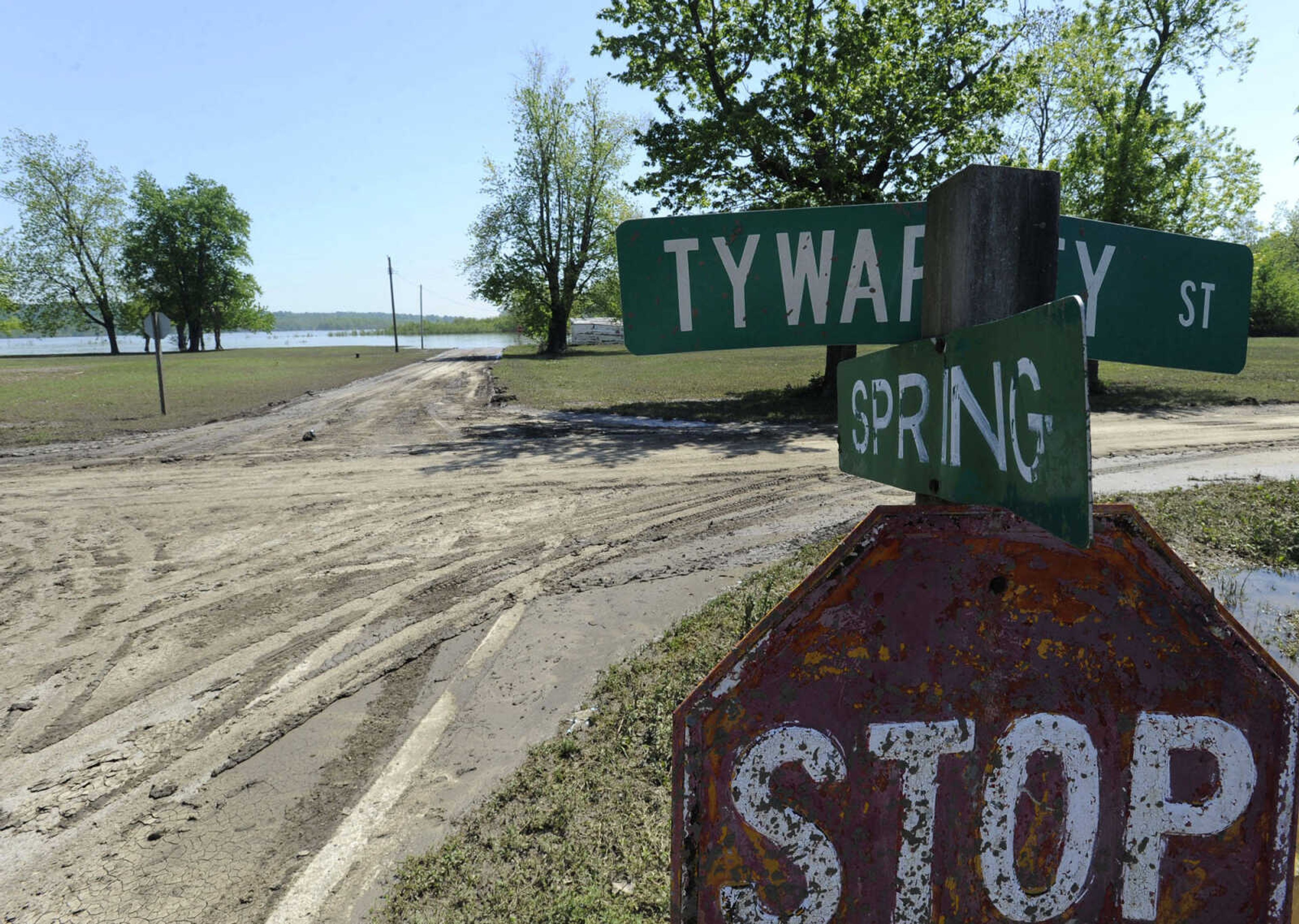 FRED LYNCH ~ flynch@semissourian.com
Mississippi River floodwaters are receding Sunday, May 8, 2011 in Commerce, Mo.