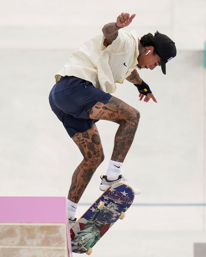 Americans Eaton and Huston top qualifying in men's street skateboardin...