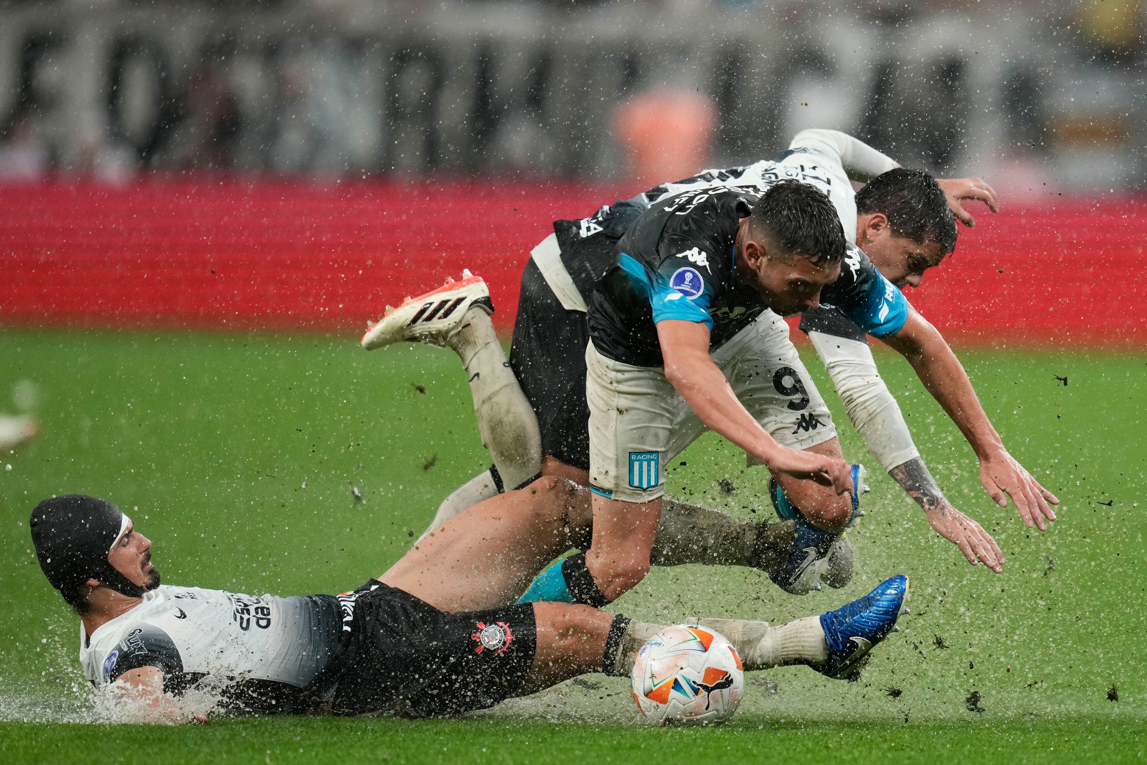 Andre Ramalho of Brazil's Corinthians tackles Juan Nardoni of Argentina's Racing Club during a Copa Sudamericana semifinal first leg soccer match at Neo Quimica arena in Sao Paulo, Thursday, Oct. 24, 2024. (AP Photo/Andre Penner)