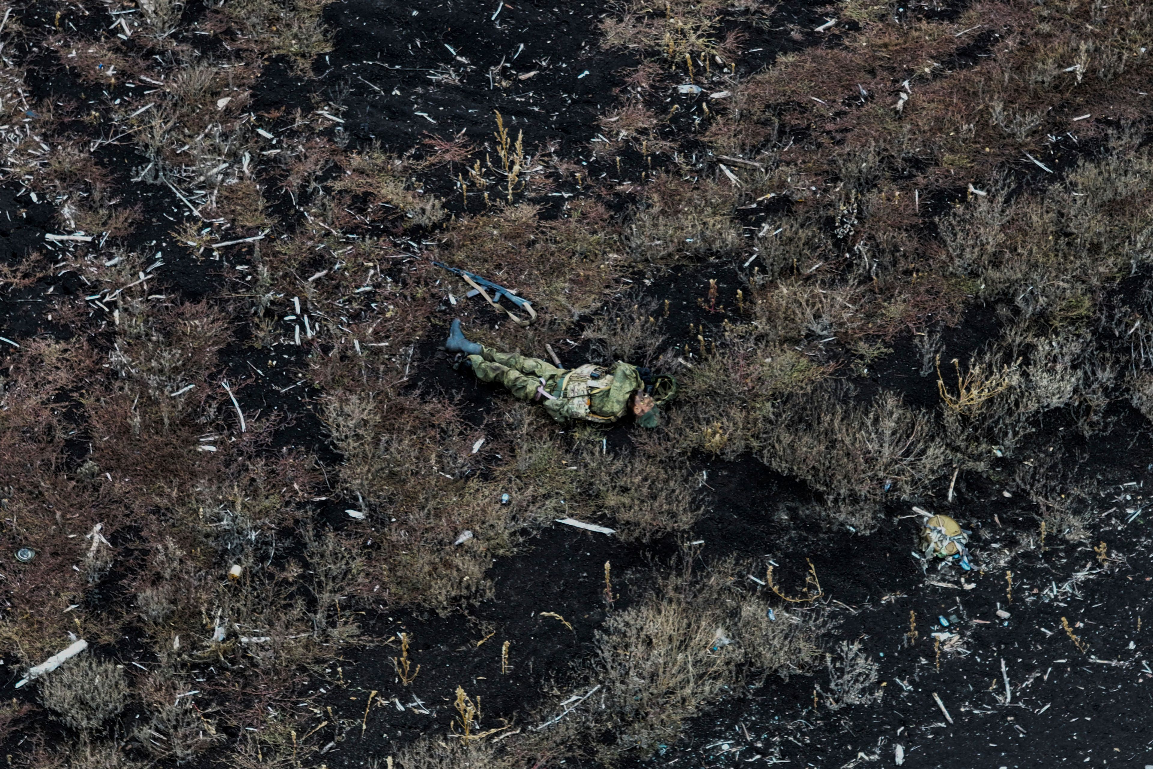 The body of a dead Russian soldier lies on the ground at the frontline between Russian and Ukrainian positions near Klishchiivka, Donetsk Region, Ukraine, Nov. 11, 2024. (AP Photo/Kostiantyn Bilous)