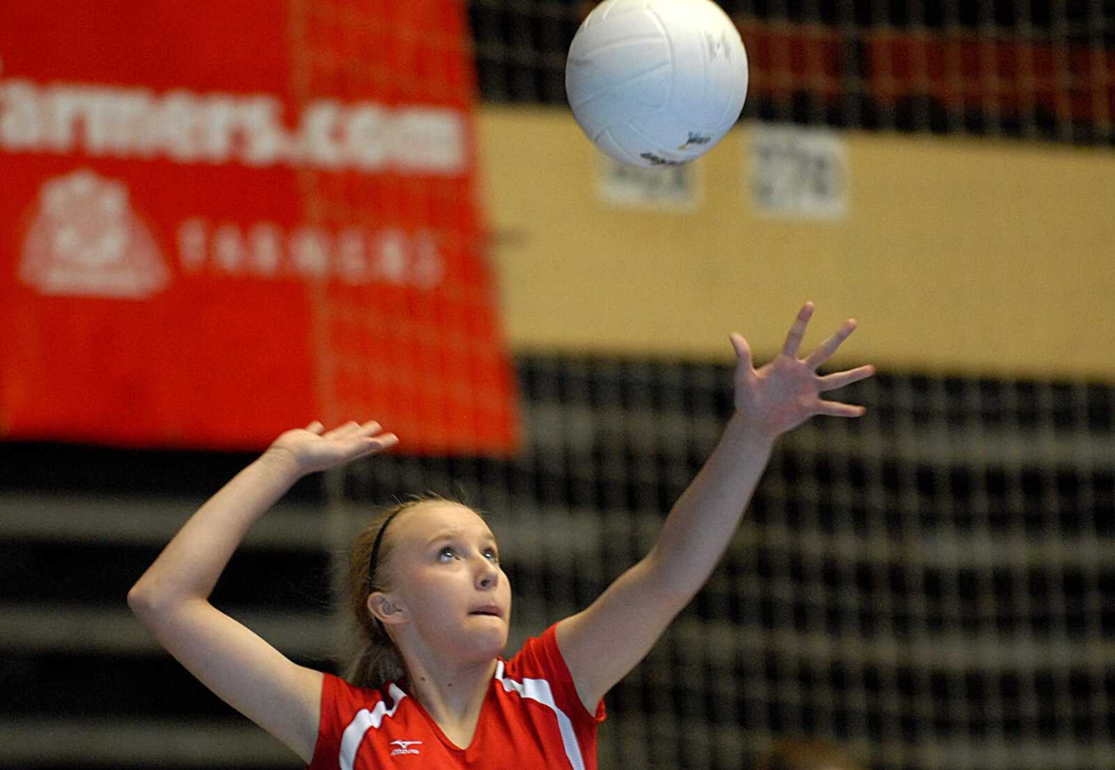 AARON EISENHAUER ~ aeisenhauer@semissourian.com
Heather Green serves the ball for the Cubs.