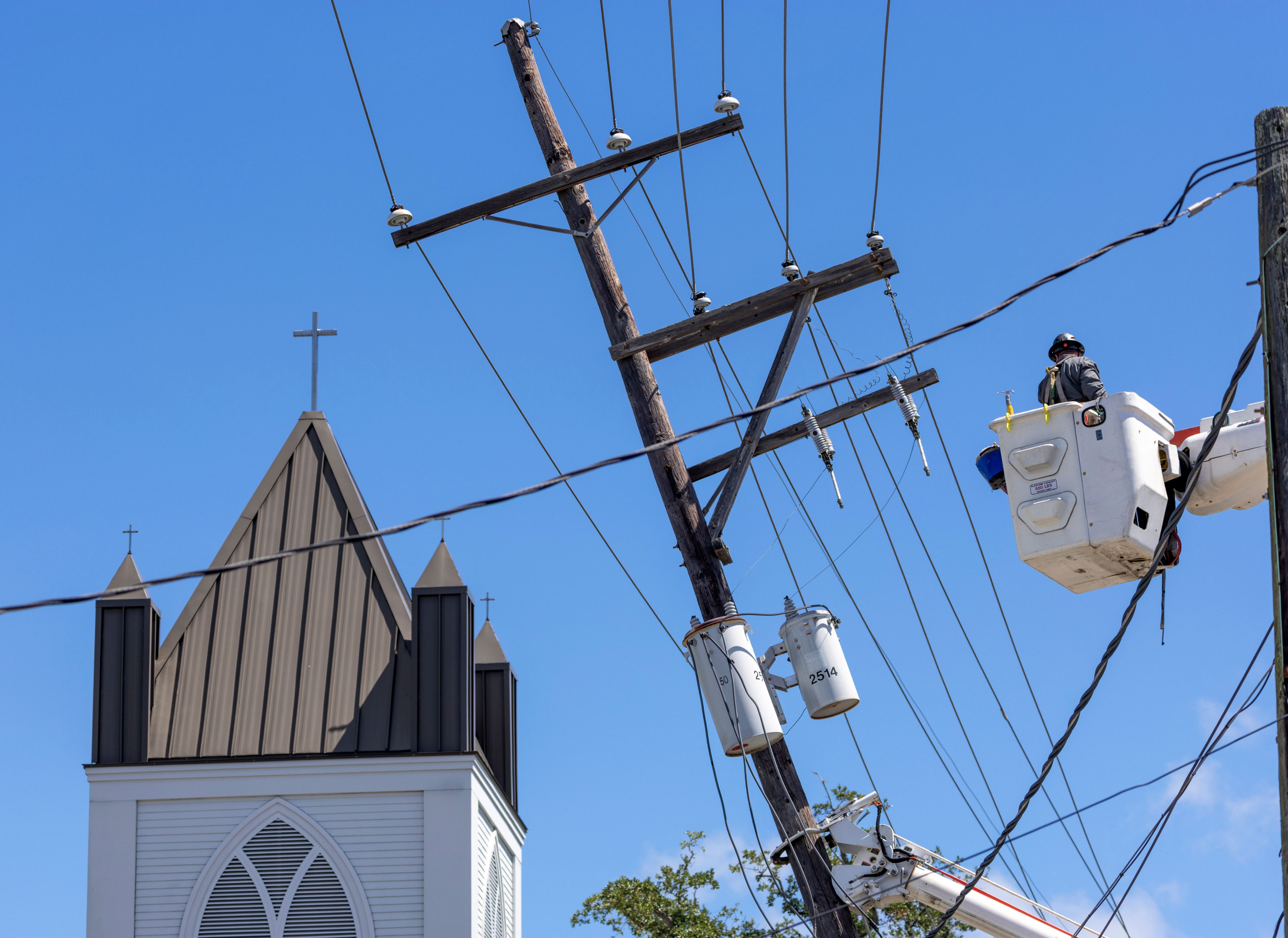 City of Tallahassee, Florida utility crews help straighten a utility pole s damaged by Hurricane Francine Thursday, Sept. 12, 2024, in downtown Houma, La. (Chris Granger/The Times-Picayune/The New Orleans Advocate via AP)