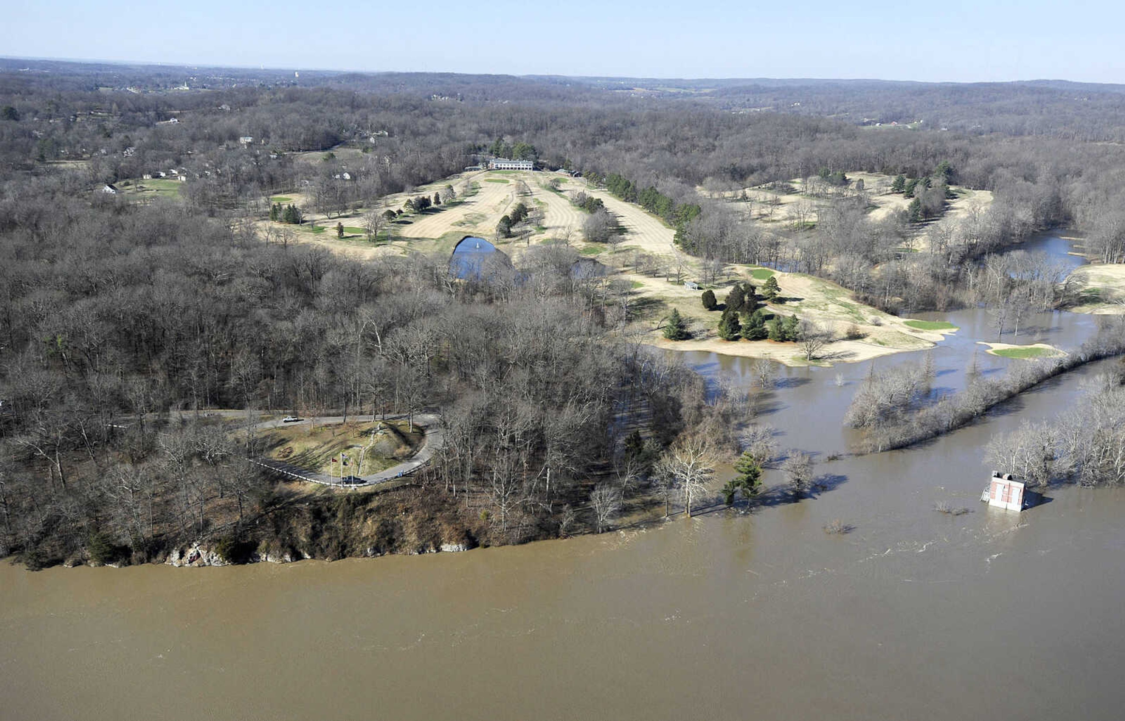 LAURA SIMON ~ lsimon@semissourian.com

The swollen Mississippi River is seen at Cape Rock Park and the Cape Girardeau Country Club, Saturday, Jan. 2, 2016.