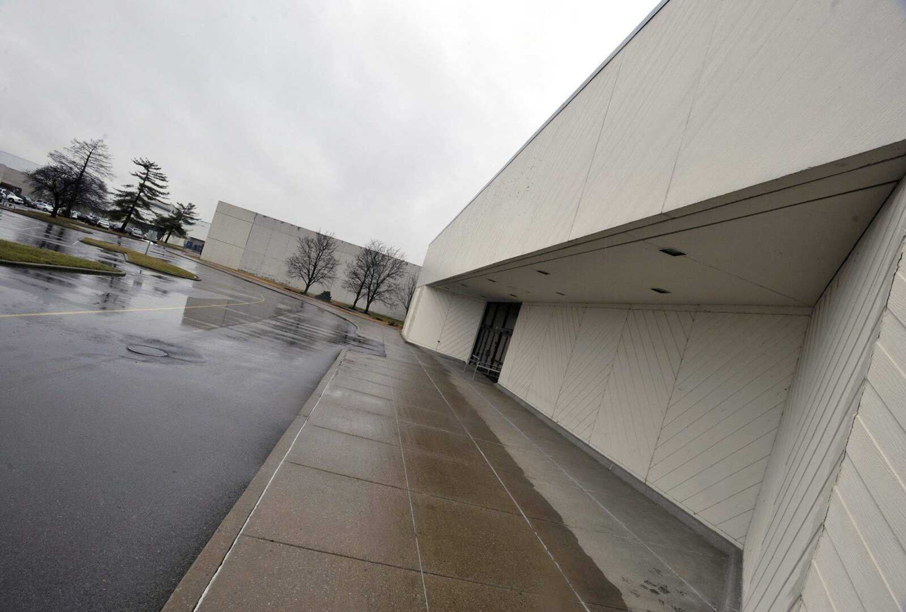 The former Steve &amp; Barry's discount clothing business was an anchor store that is now vacant at West Park Mall. (Fred Lynch)