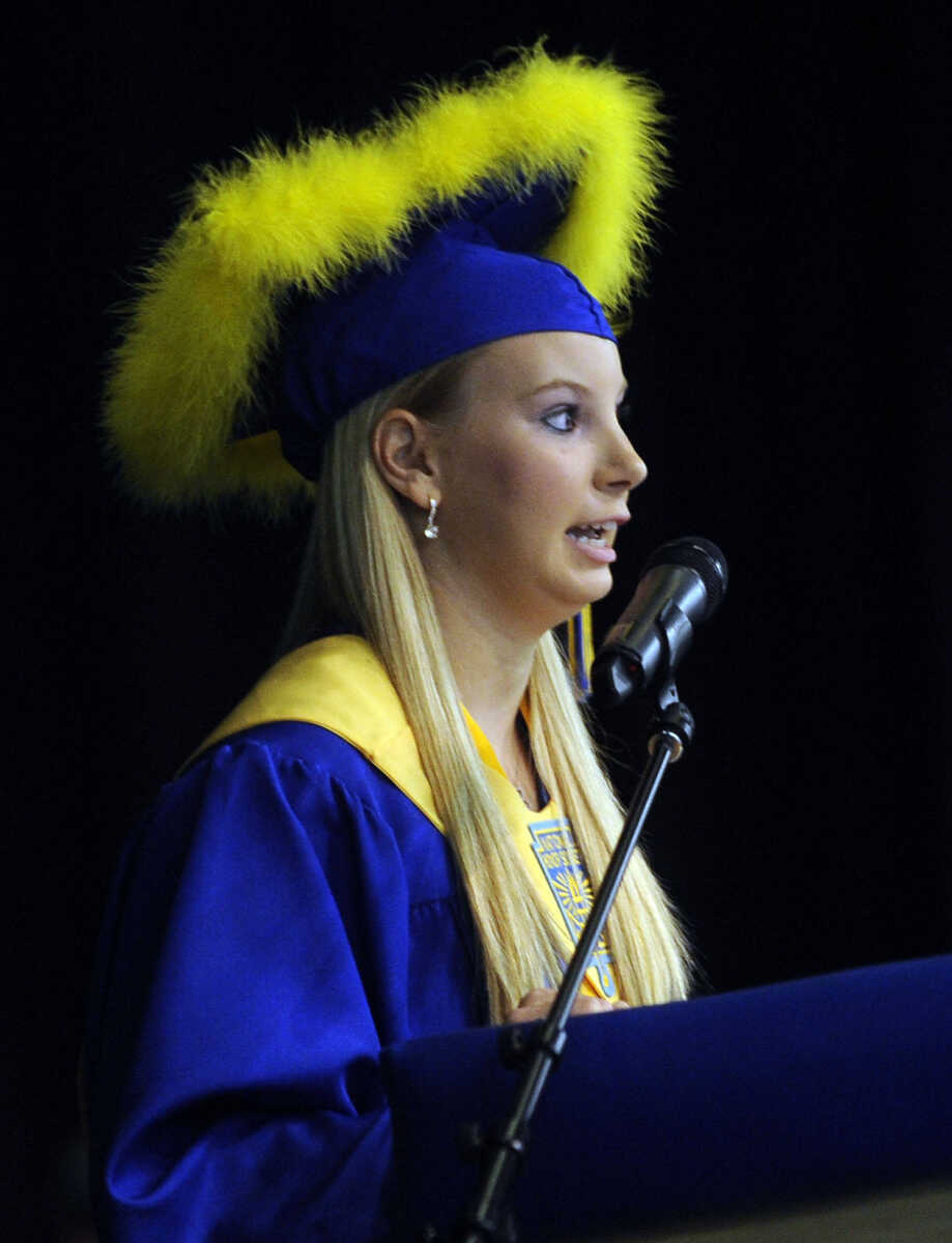 Alexis Spriggs presents the valedictorian address.