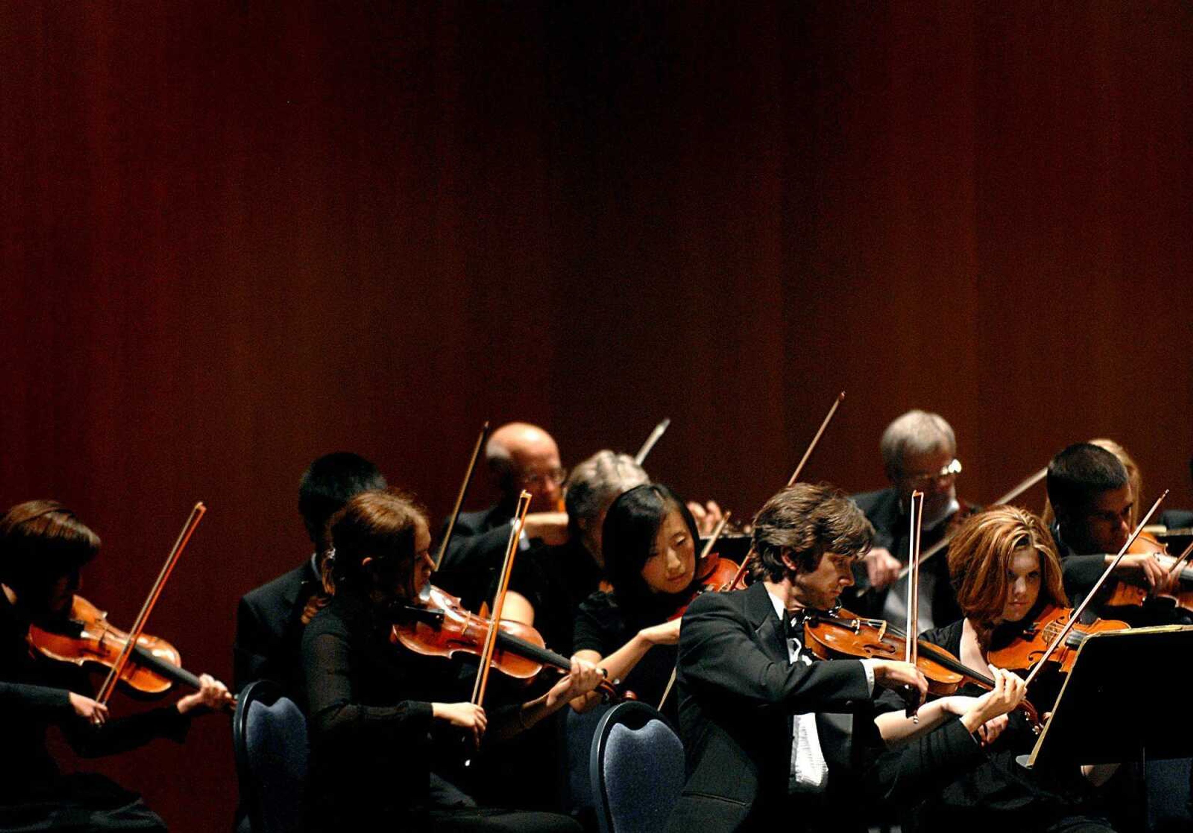 Hundreds attend symphony's season opener at Bedell Performance Hall