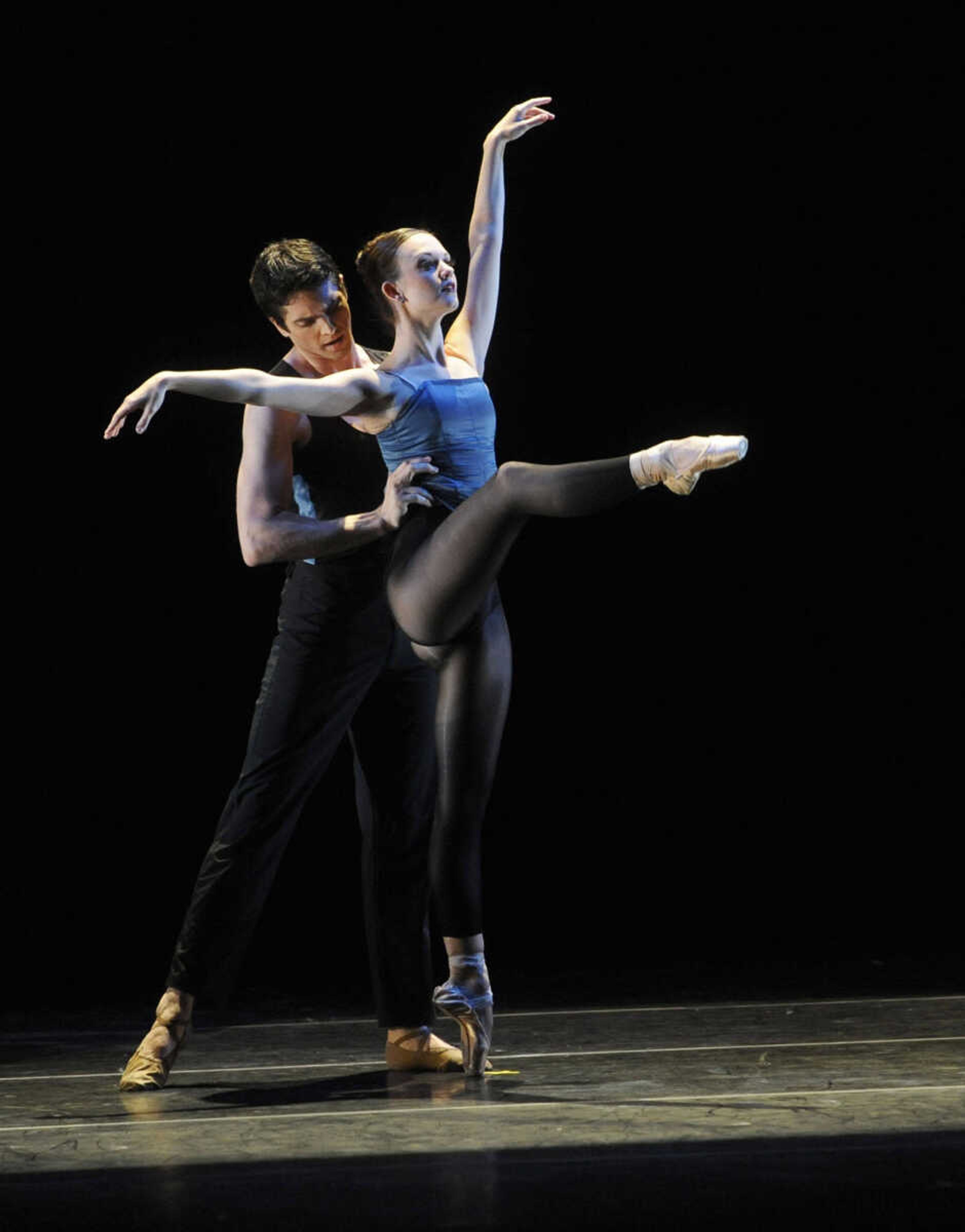 Saint Louis Ballet performs "Figurant" in the Dance St. Louis production of New Dance Horizons II.