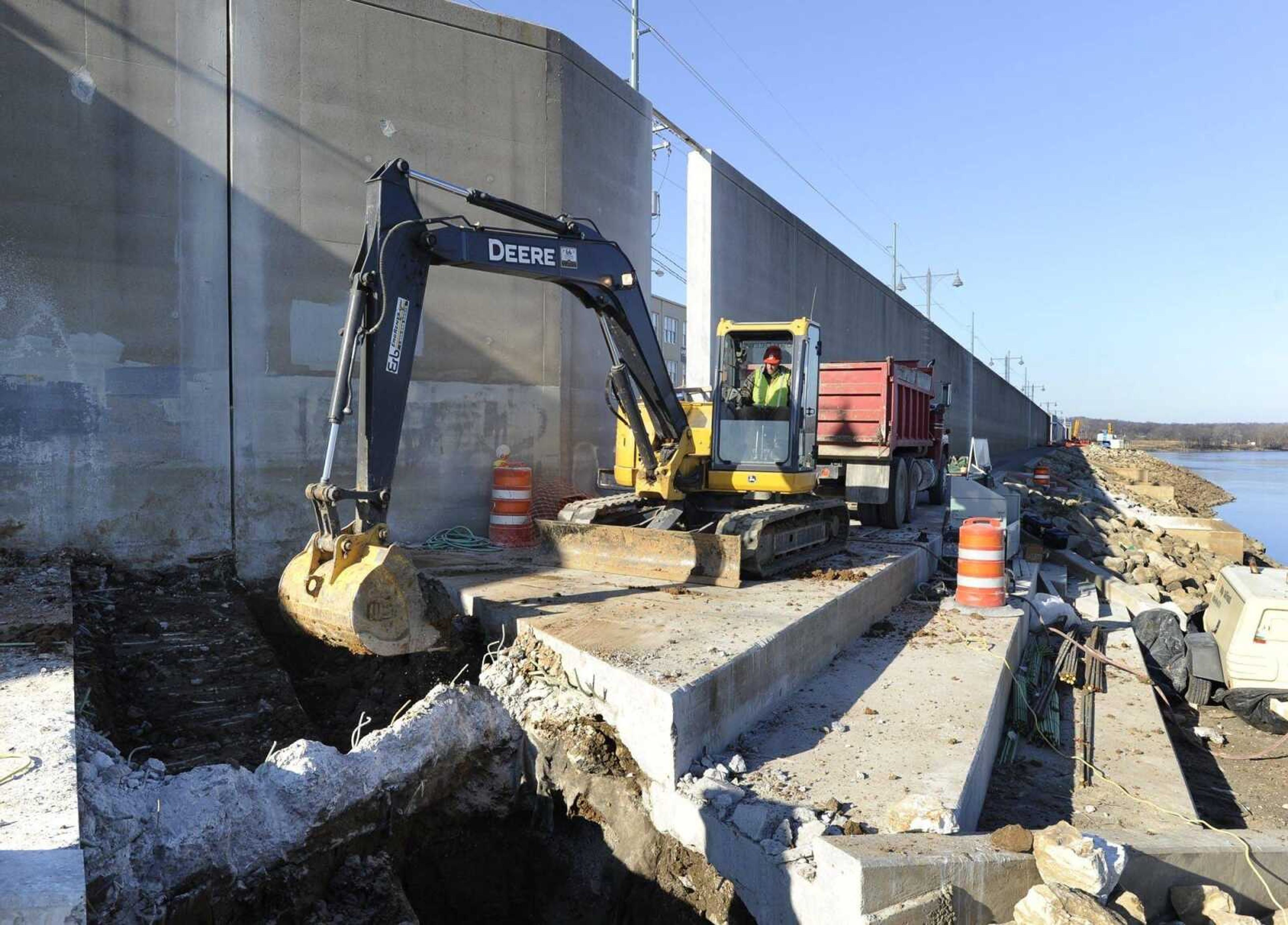 Repair work on the Mississippi River floodwall continues Monday, Dec. 6, 2010 in Cape Girardeau. (Fred Lynch)