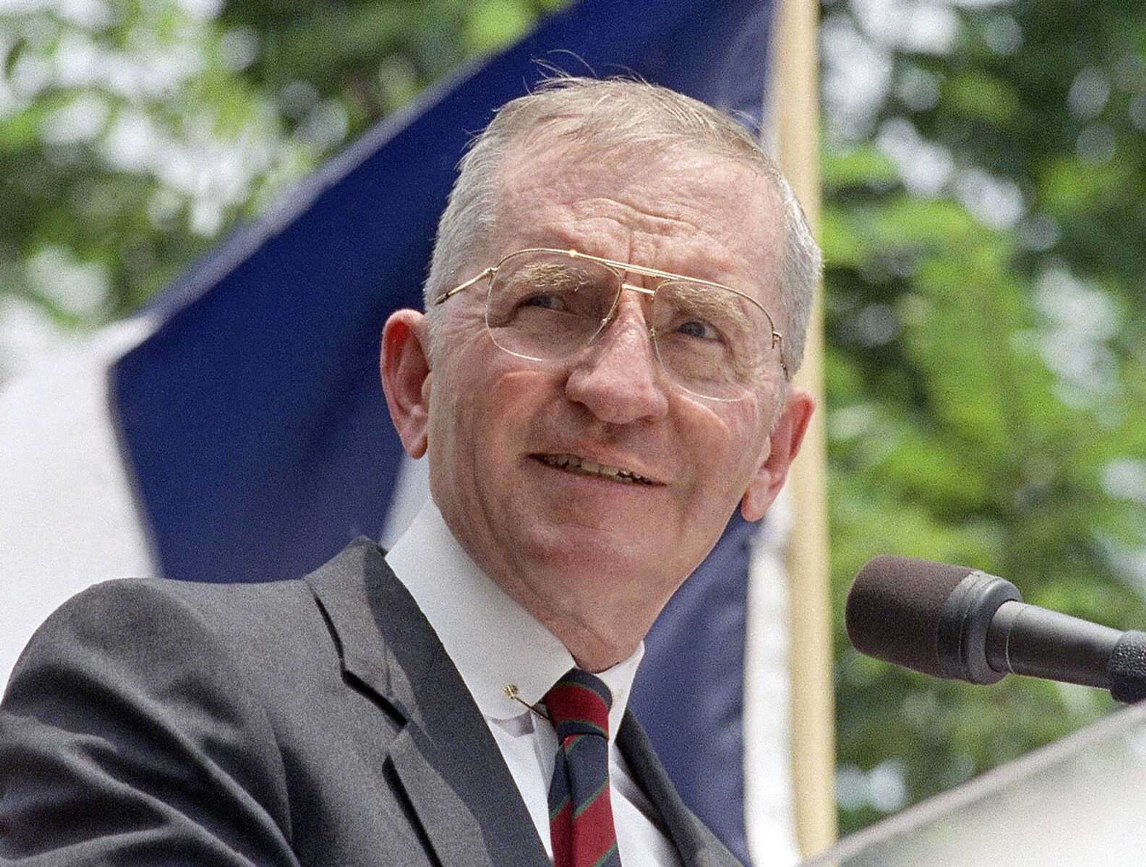 H. Ross Perot speaks at a 1992 rally in Austin, Texas. Perot, the Texas billionaire who twice ran for president, has died. He was 89.