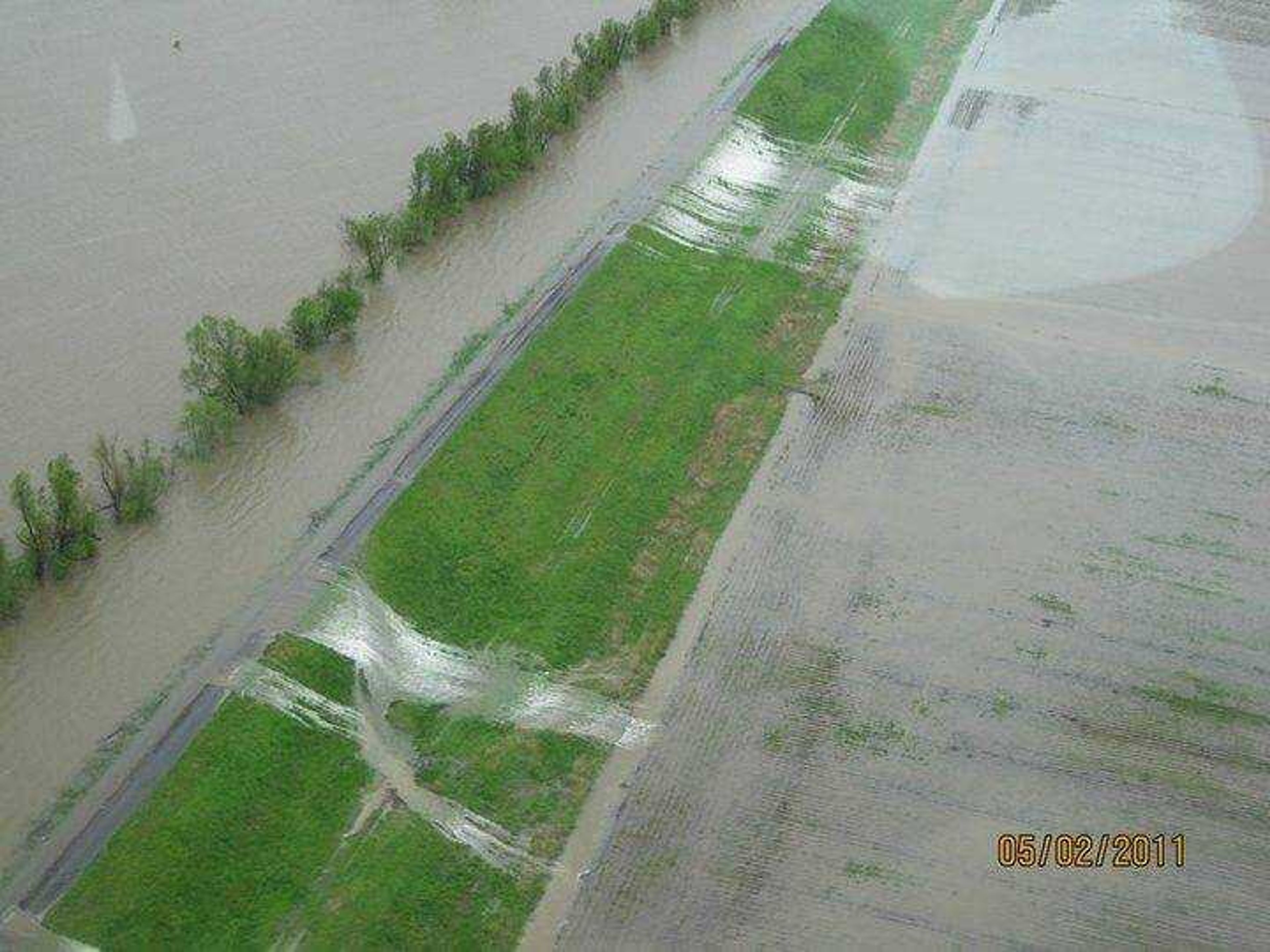 This photo shows natural overtopping at the frontline levee on the Mississippi River on the Birds Point New Madrid Floodway.
(submitted photo)