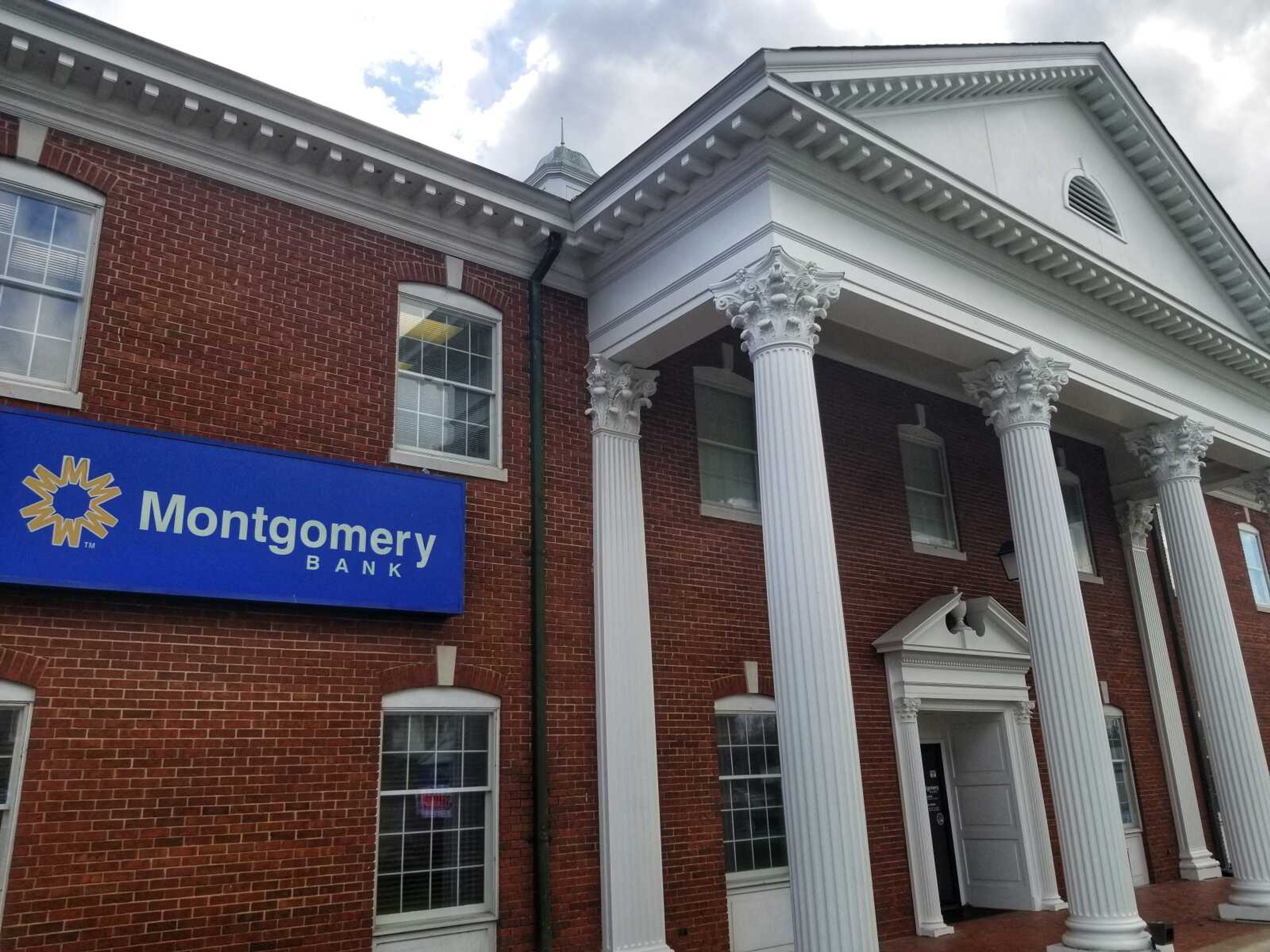 Montgomery Bank announced last week it will buy St. Louis-based Meramec Valley Bank. One of Montgomery's Cape Girardeau branches, 2027 Broadway, is seen Thursday.