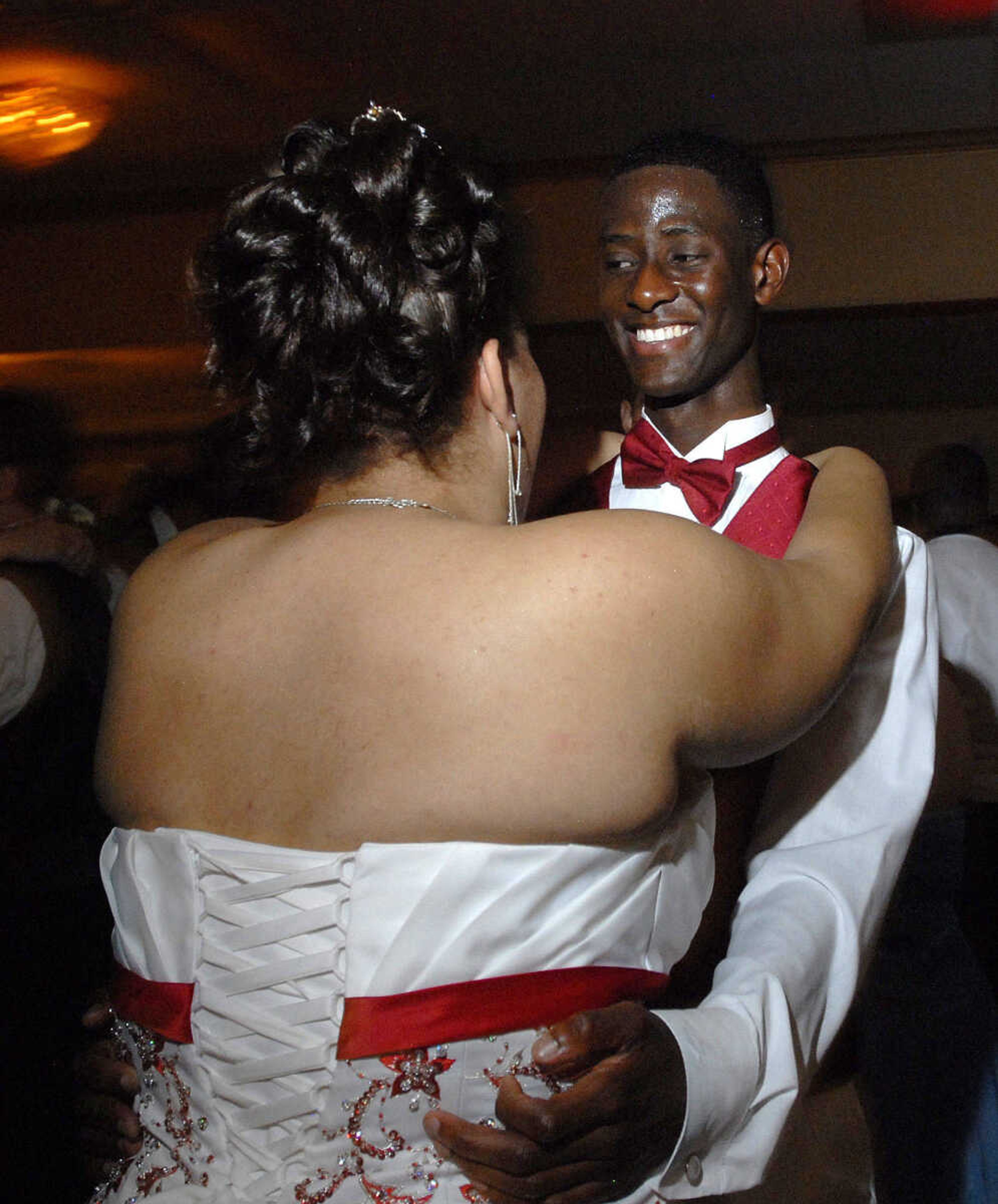 LAURA SIMON~lsimon@semissourian.com
Cape Central High School "Arabian Nights" Prom May 1, 2010.