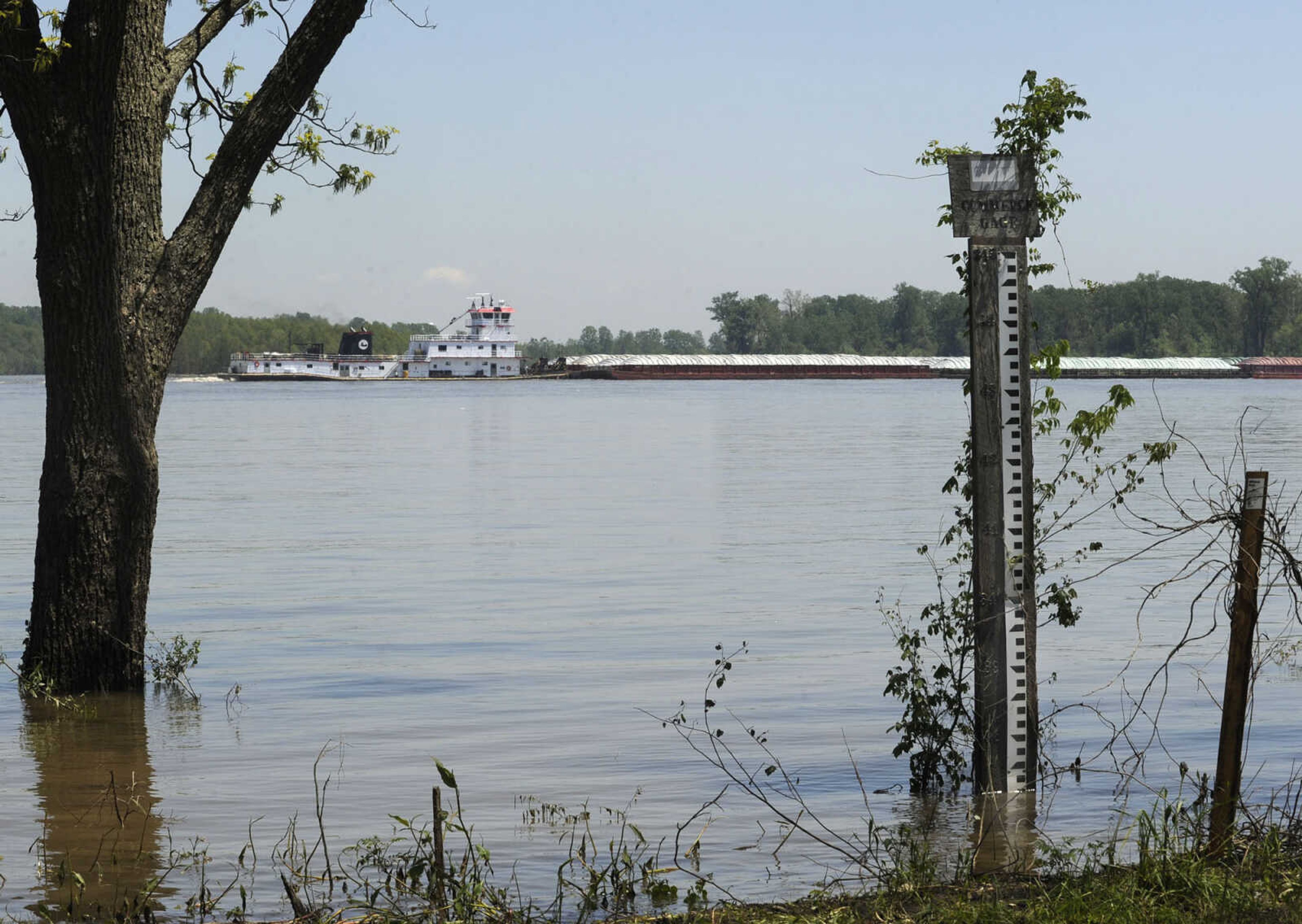 FRED LYNCH ~ flynch@semissourian.com
A towboat moves down the Mississippi River past the river gauge Sunday, May 8, 2011 at Commerce, Mo.