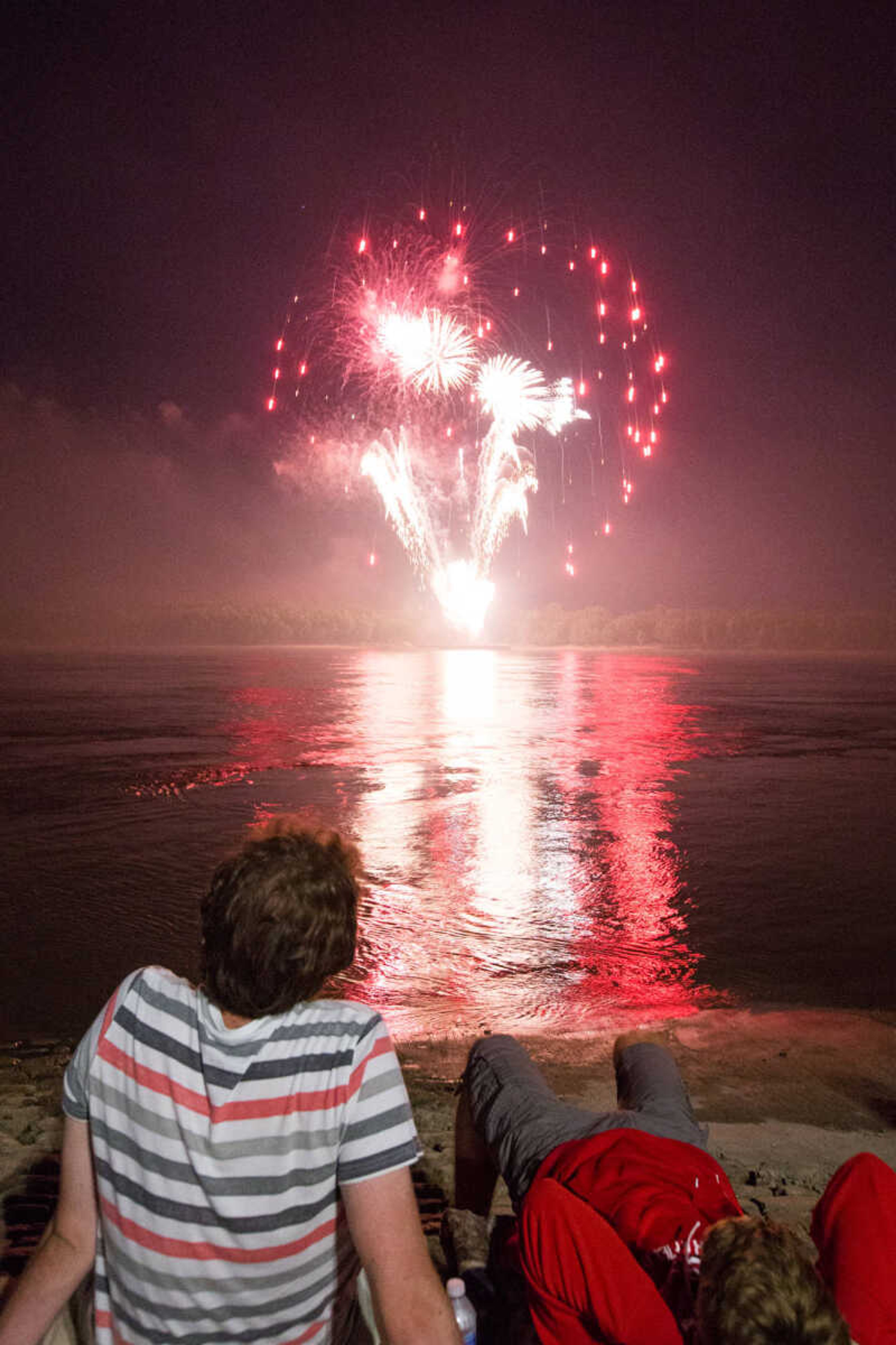 GLENN LANDBERG ~ glandberg@semissourian.com

A crowd takes in the firework display on the riverfront for the Great American Fourth of July celebration in Downtown Cape Girardeau Monday, July 4, 2016.