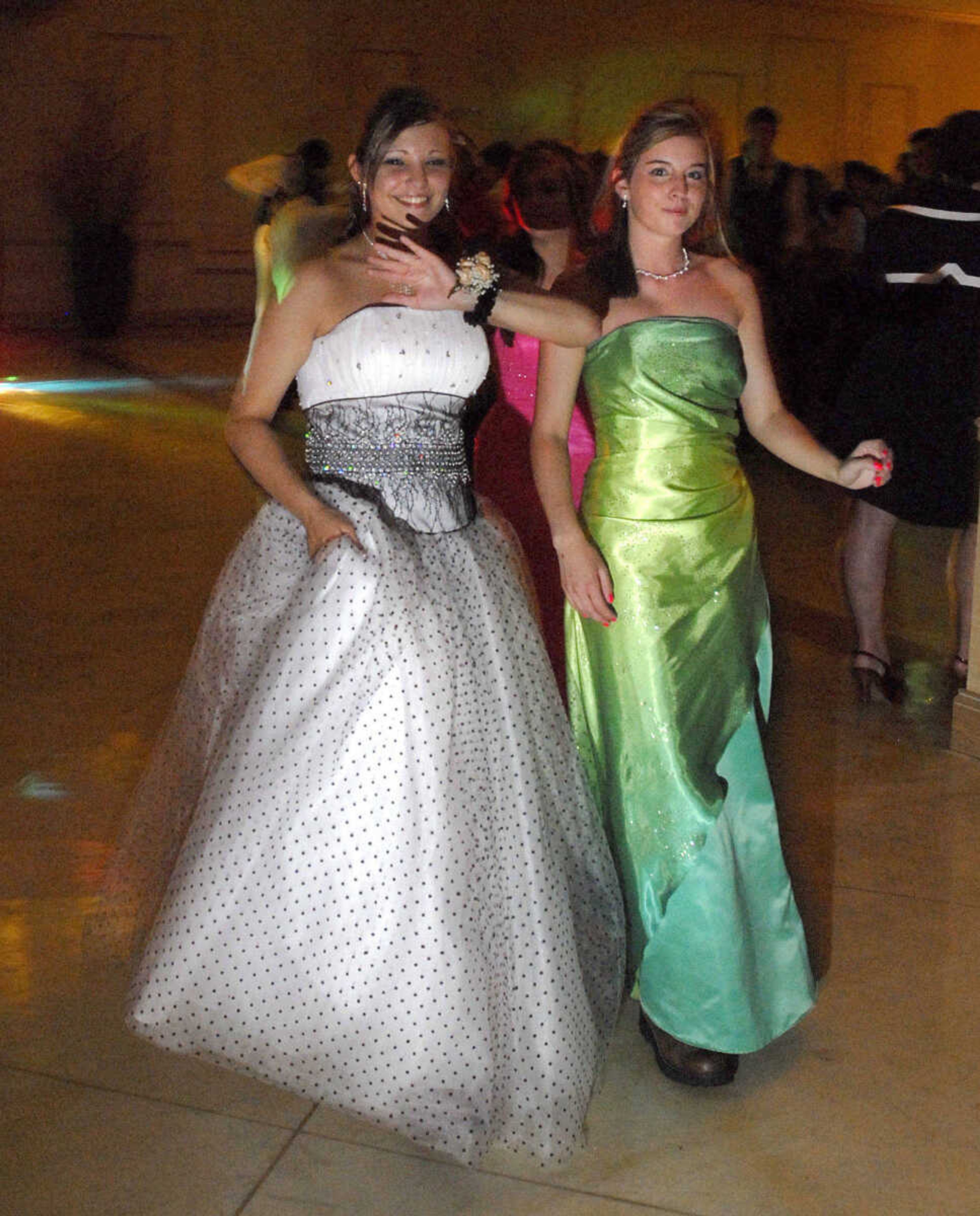 LAURA SIMON~lsimon@semissourian.com
Cape Central High School "Arabian Nights" Prom May 1, 2010.