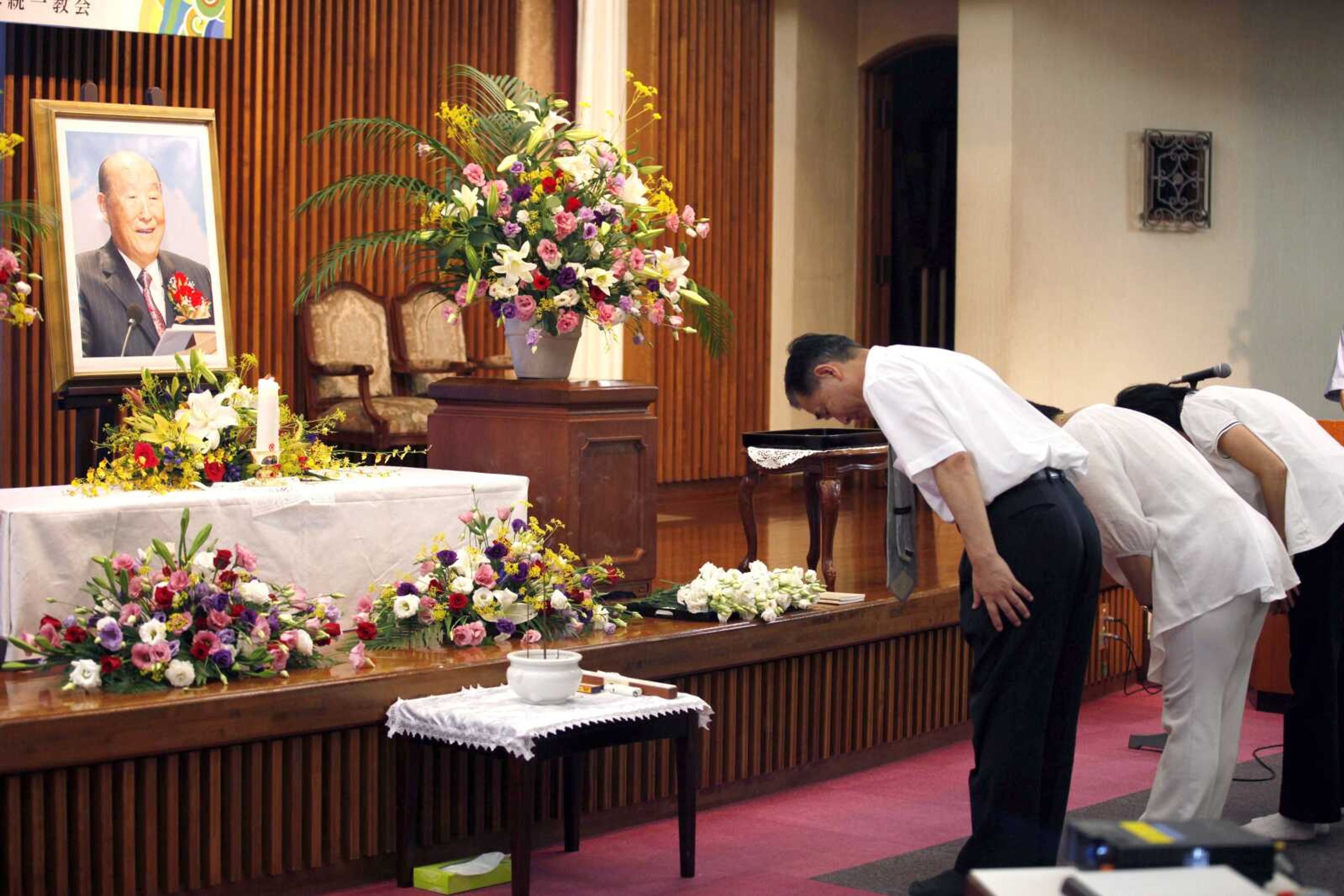 Followers pay respect to the Rev. Sun Myung Moon on Monday at a Unification Church in Tokyo. (Koji Sasahara ~ Associated Press)