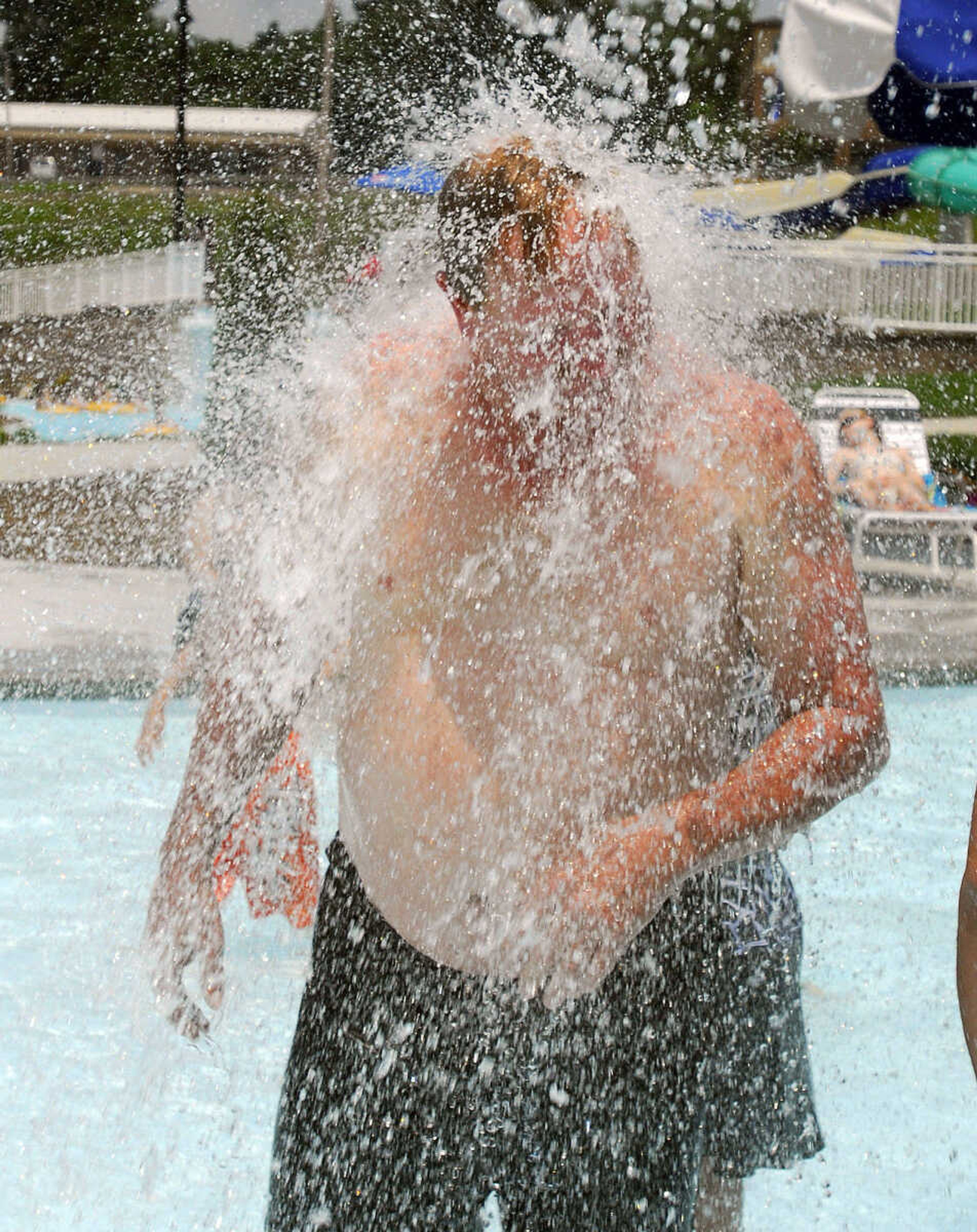 LAURA SIMON~lsimon2semissourian.com
Mark Bollinger of Glen Allen stands under one of many fountains in the play pool Saturday, May 29, 2010.