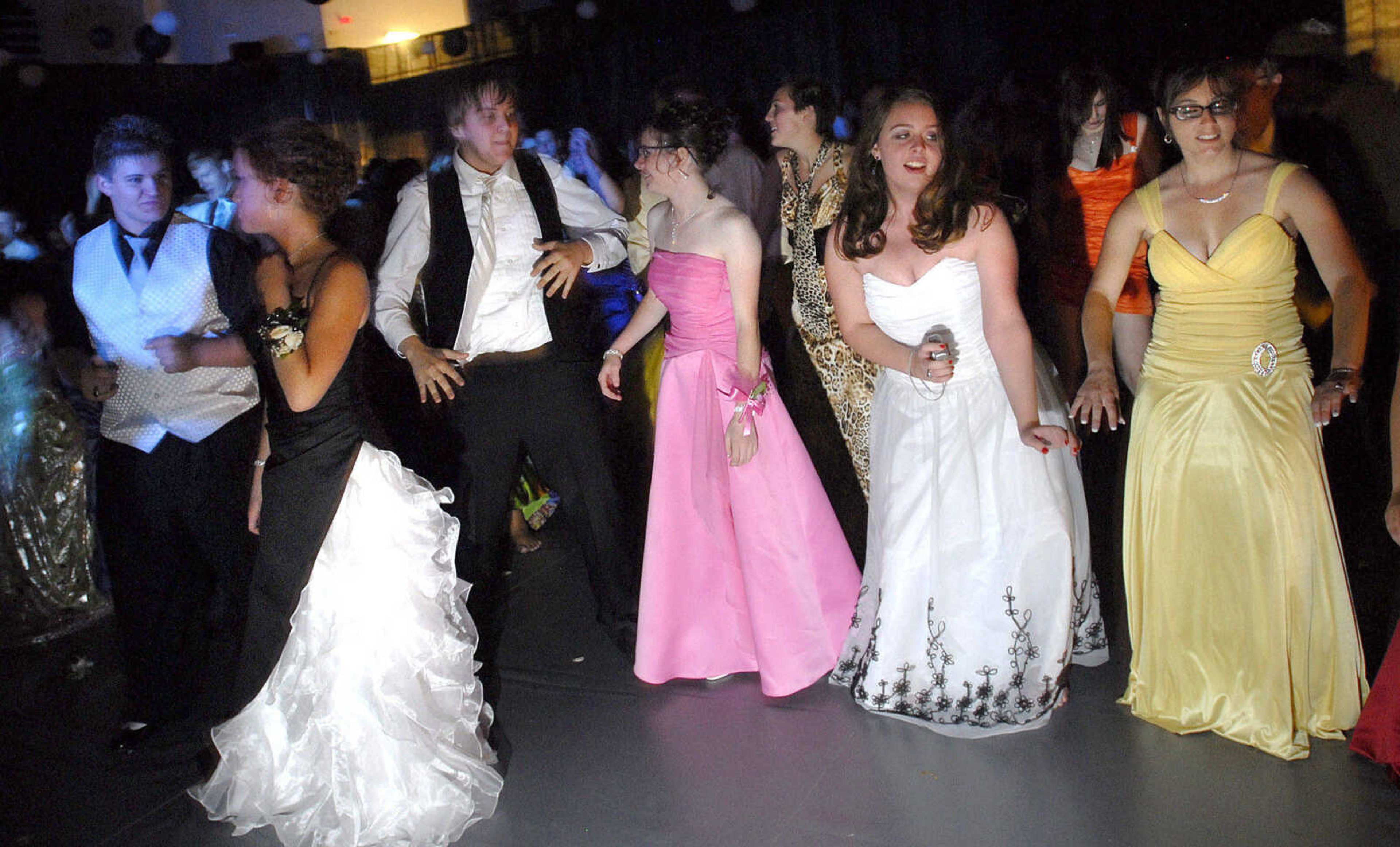 LAURA SIMON~lsimon@semissourian.com
Jackson High School Prom Saturday, May 8, 2010.