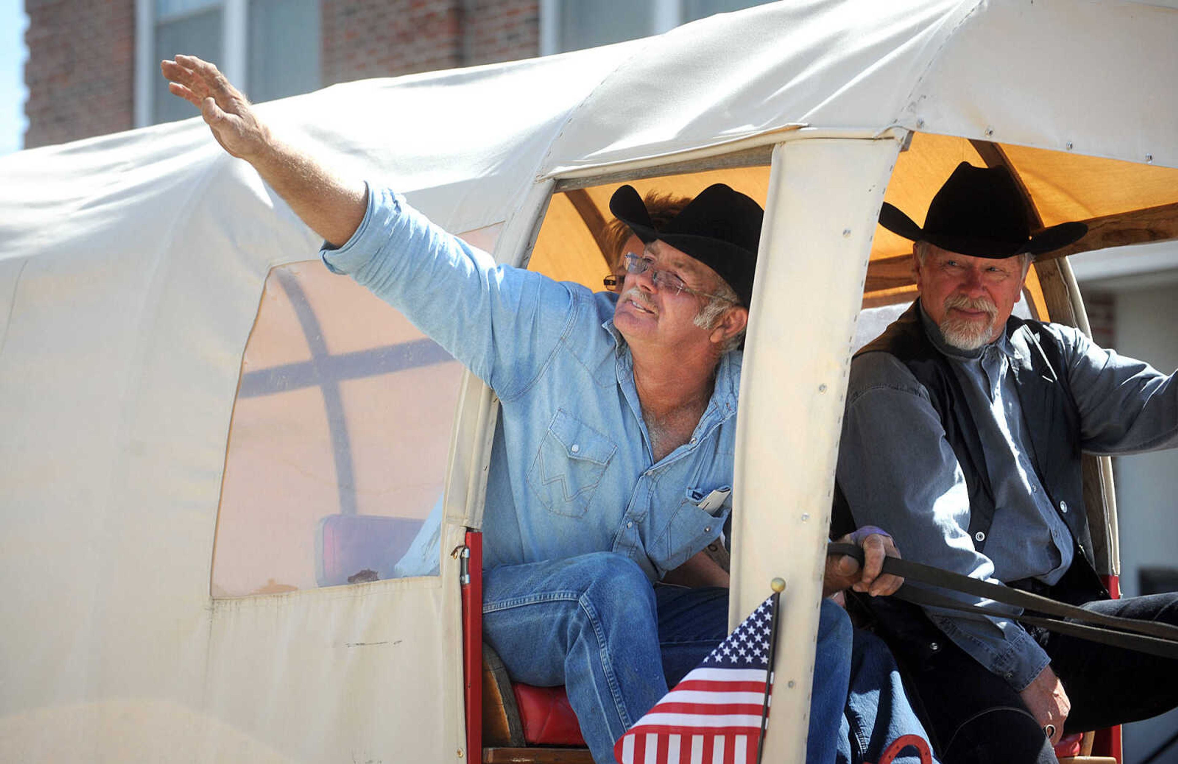 LAURA SIMON ~ lsimon@semissourian.com


People line the sidewalks as old-time horse drawn carriages head down High Street in Jackson, Saturday, July 5, 2014, during the Bicentennial Wagon Trail Parade.