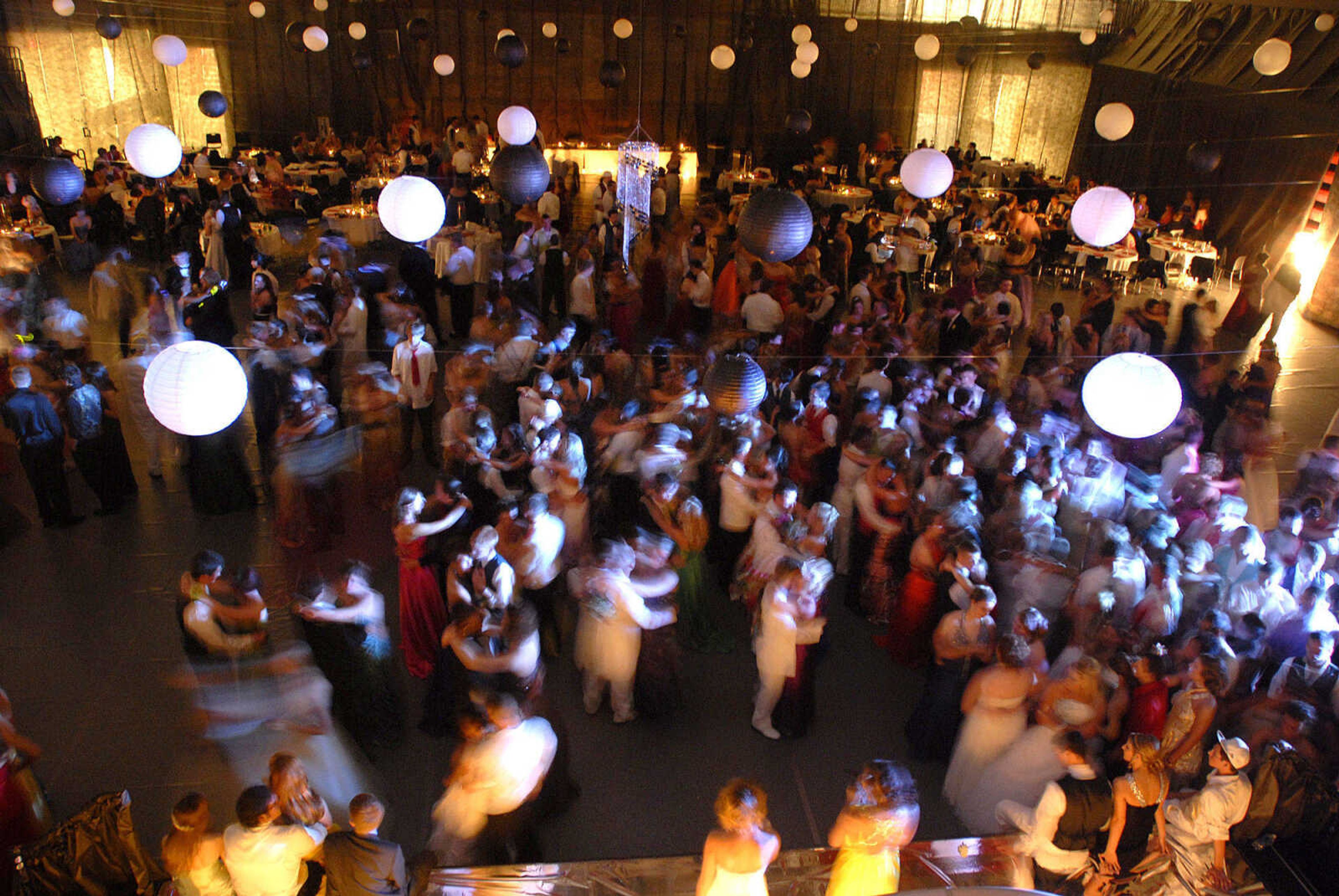 LAURA SIMON~lsimon@semissourian.com
Jackson High School Prom Saturday, May 8, 2010.