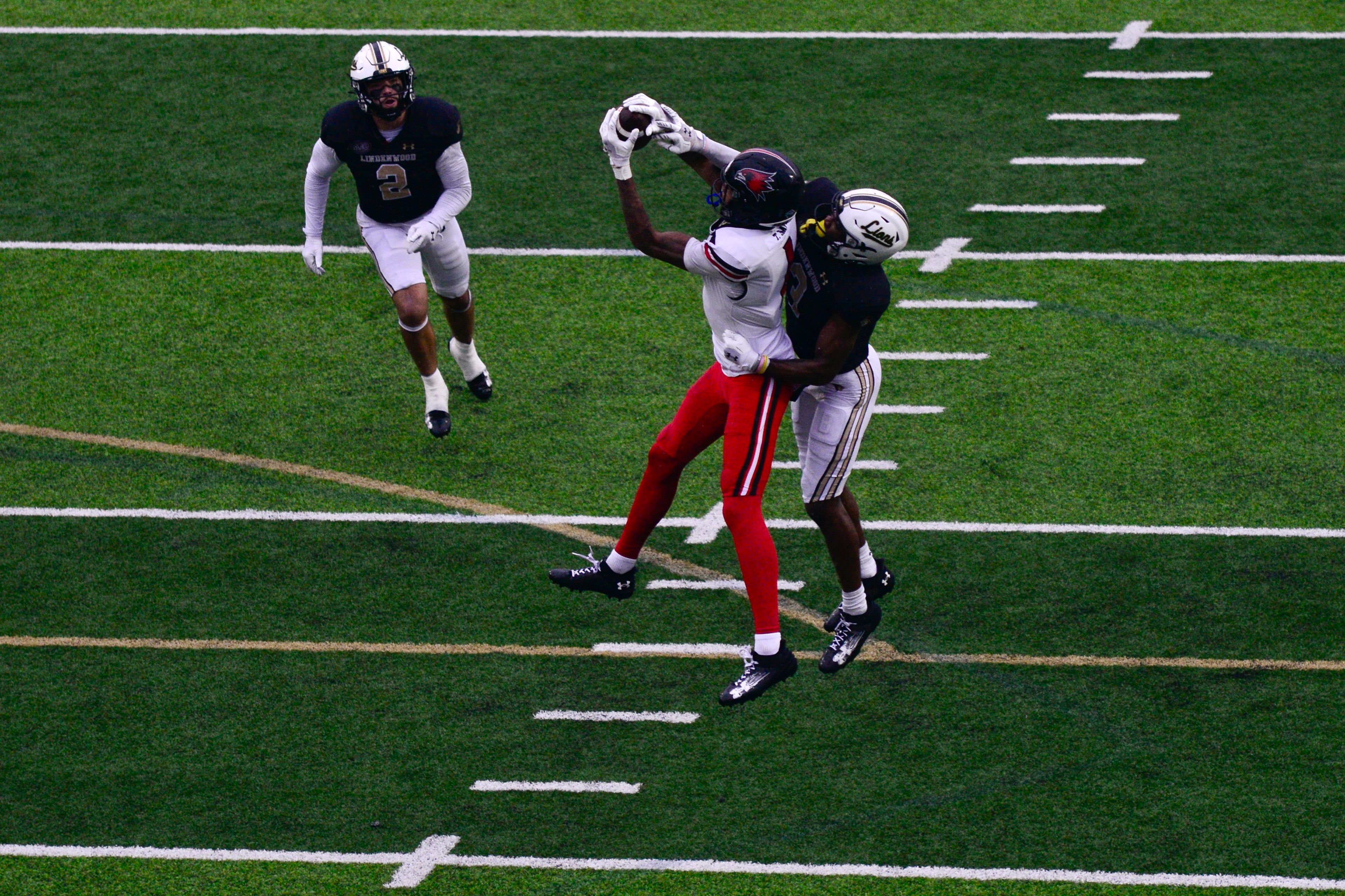 SEMO receiver Tristan Smith catches a pass against Lindenwood on Saturday, Nov. 9, in St. Charles.