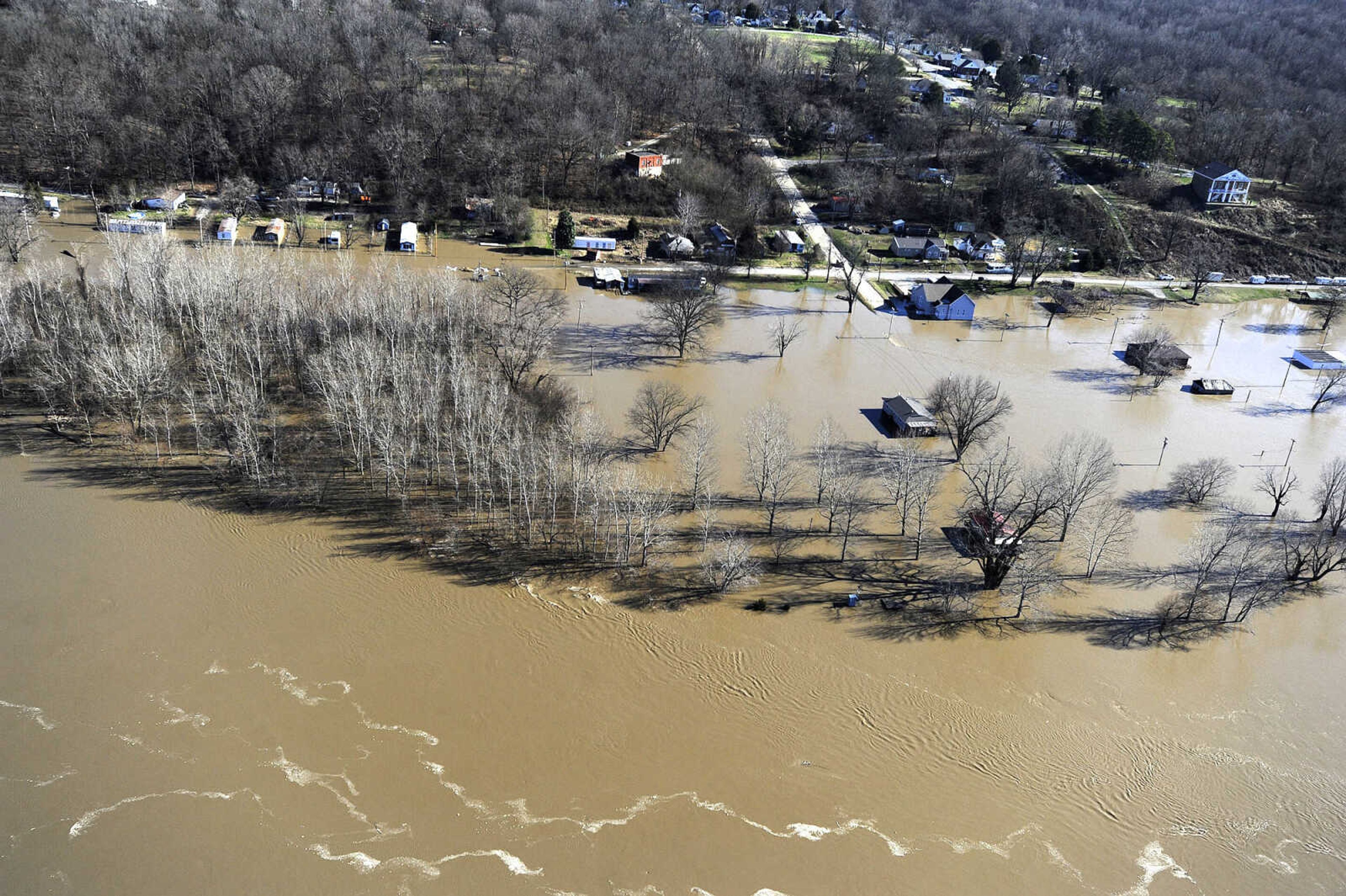 LAURA SIMON ~ lsimon@semissourian.com

The swollen Mississippi River is seen at Thebes, Illinois, Saturday, Jan. 2, 2016.