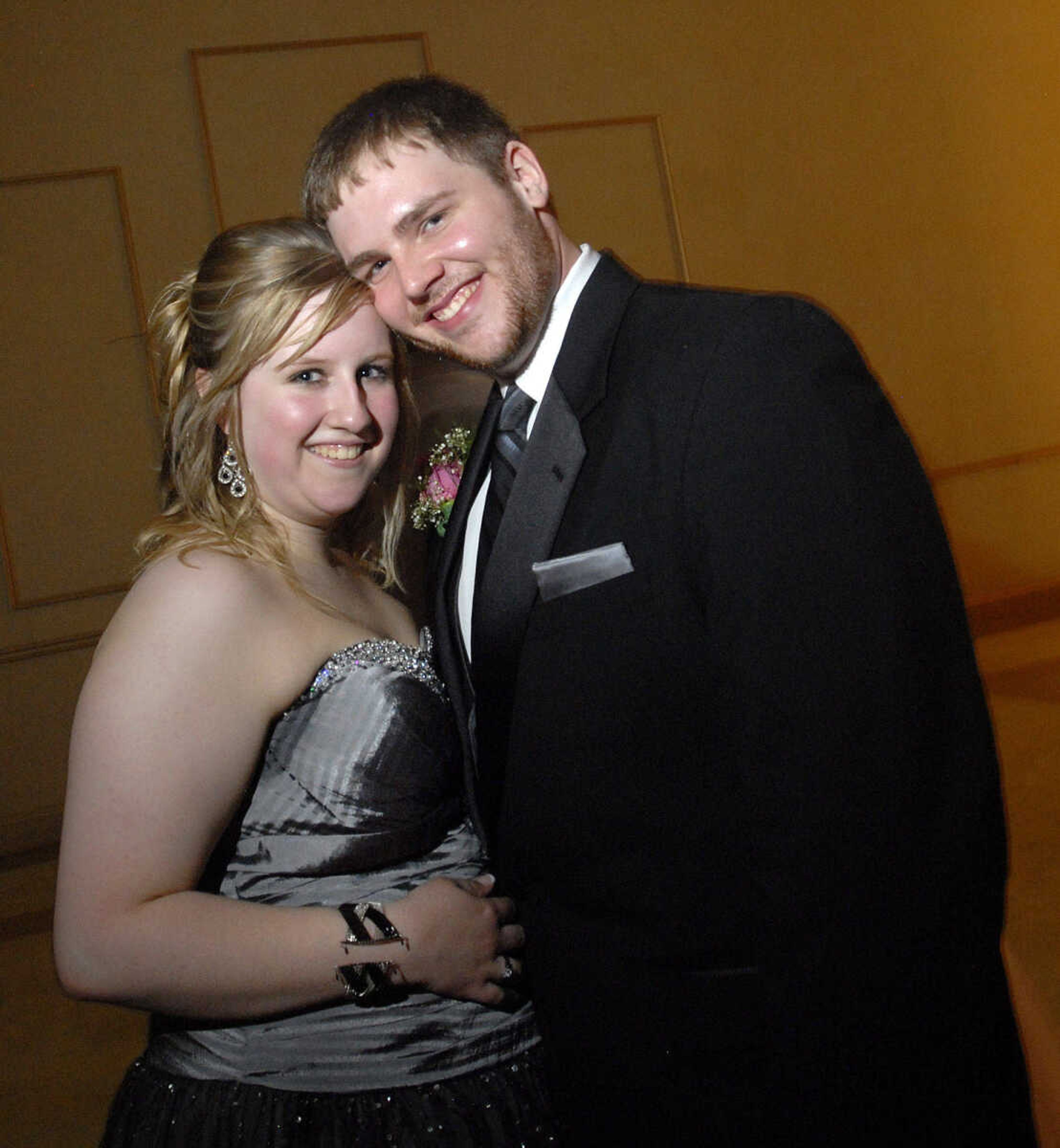 LAURA SIMON~lsimon@semissourian.com
Cape Central High School "Arabian Nights" Prom May 1, 2010.