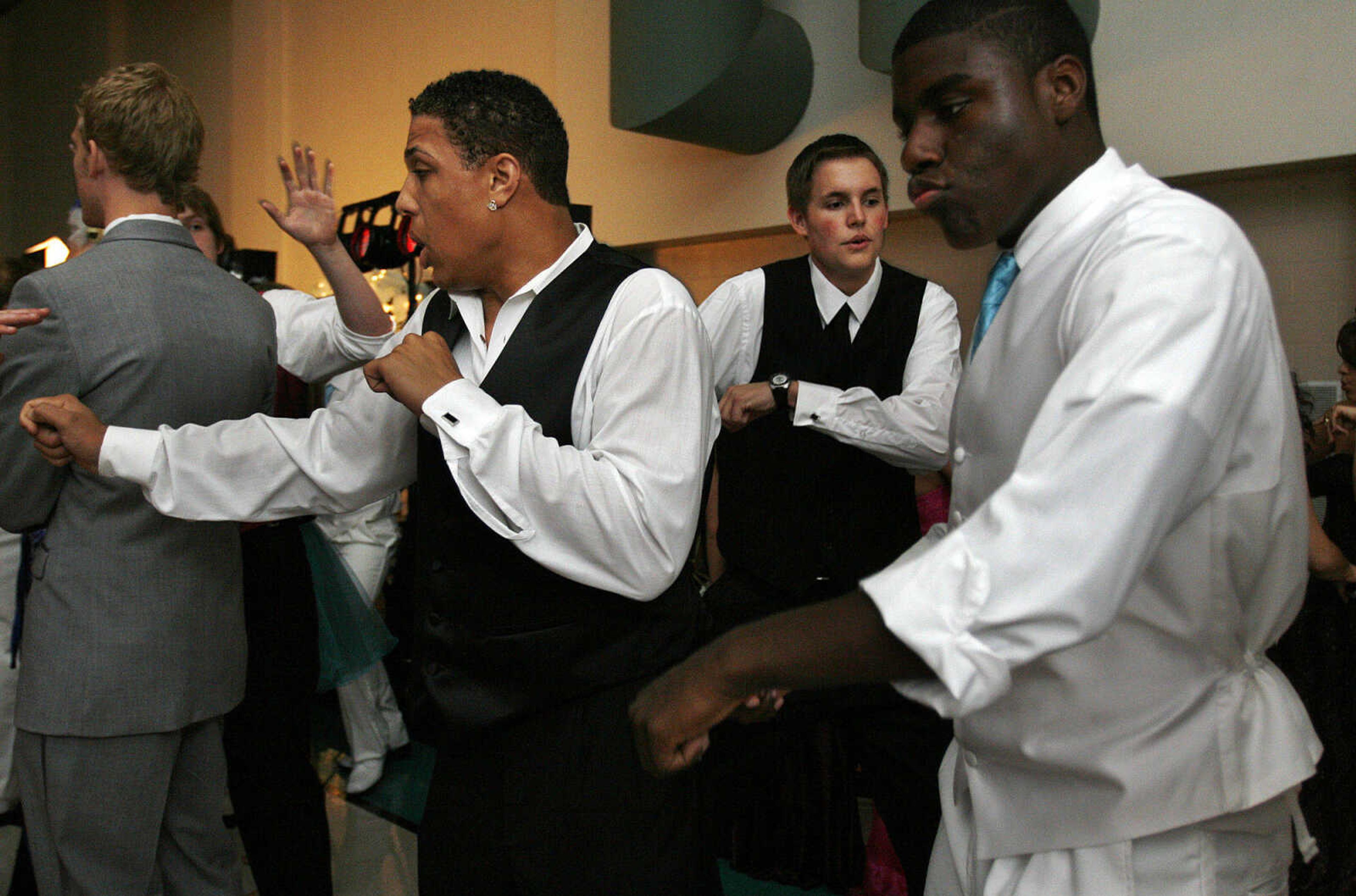 ELIZABETH DODD ~ edodd@semissourian.com
Photos from the 2009 Jackson High School Prom May 9 at the Osage Center.