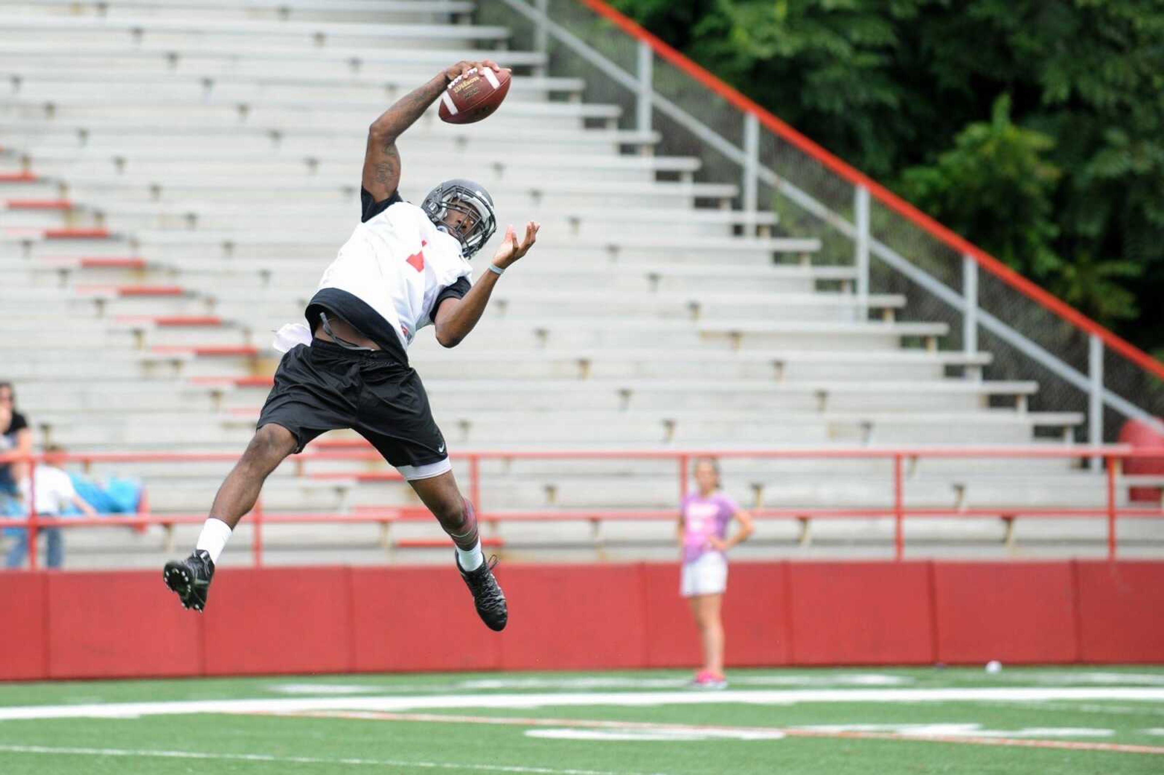 Southeast Missouri State's Paul McRoberts pulls down a pass during a drill in practice Thursday, Aug. 6, 2015 at Houck Stadium. (Glenn Landberg)