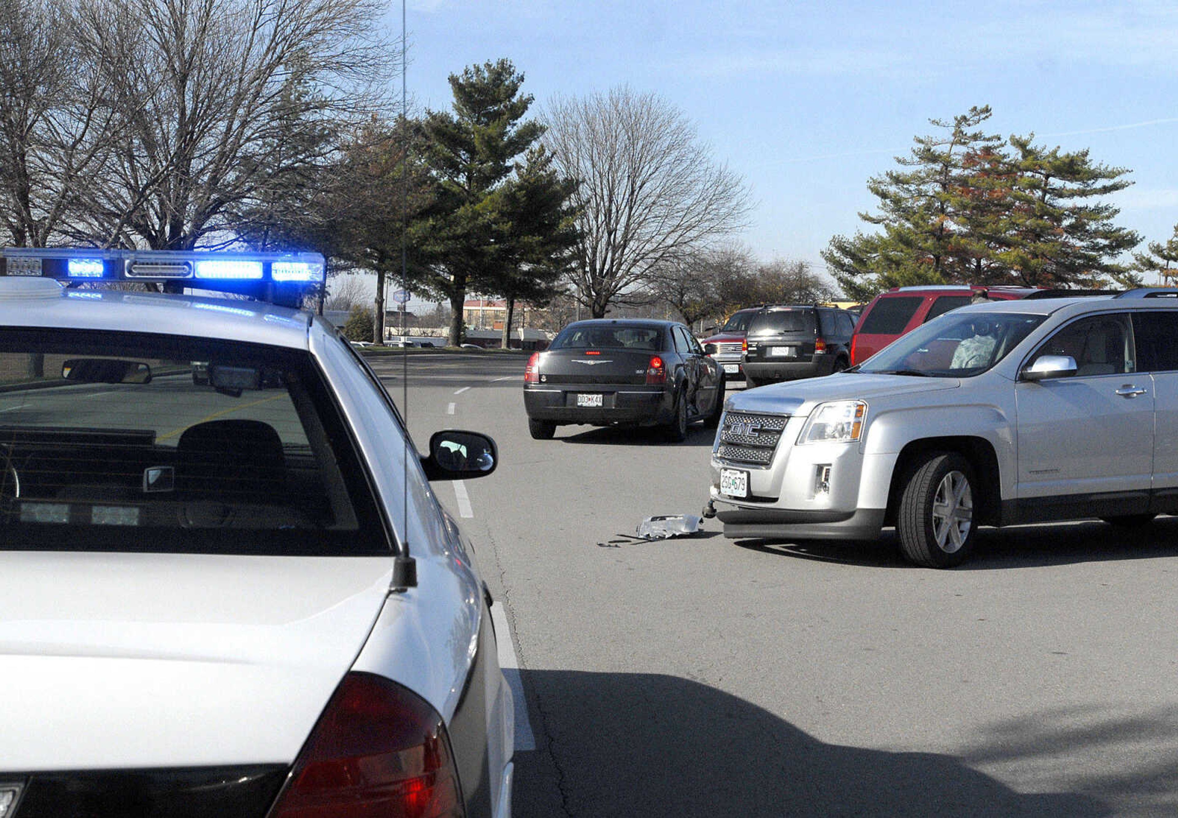 LAURA SIMON ~ lsimon@semissourian.com
A Cape Girardeau police officer responds to the scene of an accident in the JCPenney parking Friday, November 25, 2011 at West Park Mall in Cape Girardeau.