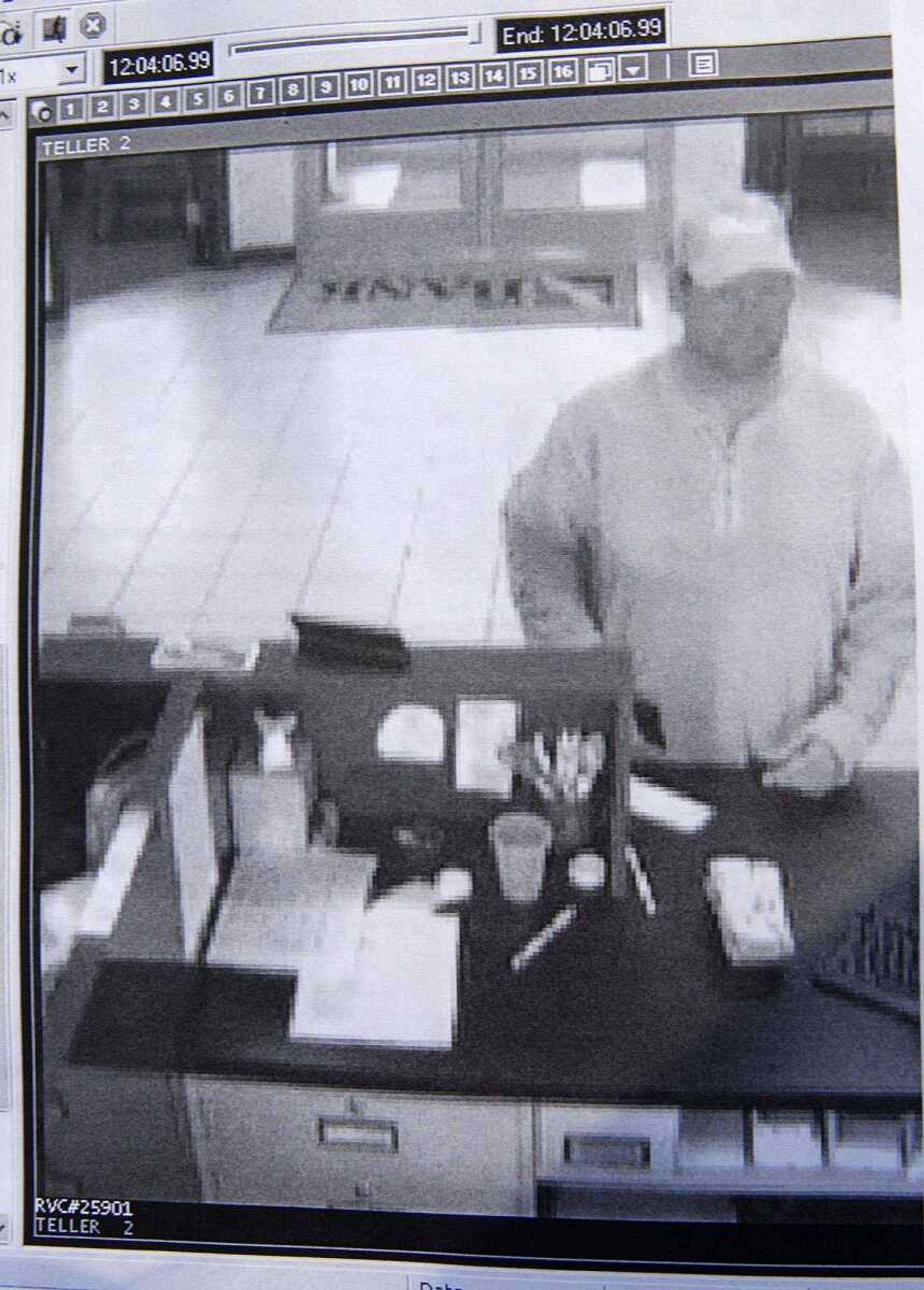 CHUCK WU ~ cwu@semissourian.com
The surveillance photo of the bank robber that was released by the Police Dept.