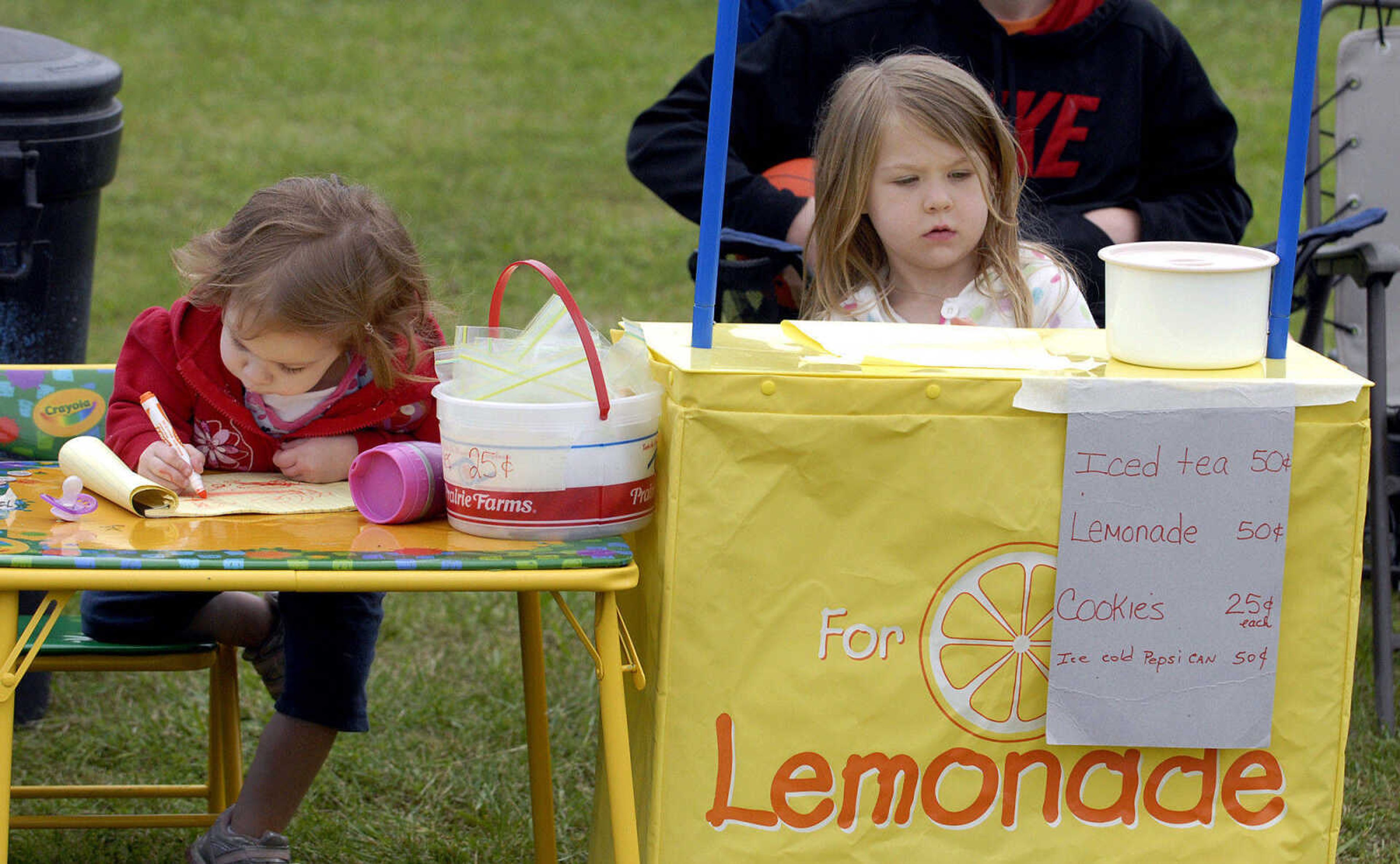 LAURA SIMON~lsimon@semissourian.com
Rhodie,5, and Mollie, 2, Long wait for hungry and thirsty shoppers at their lemonade stand Friday, May 27, 2011 near Dutchtown during the 100-Mile Yard sale.