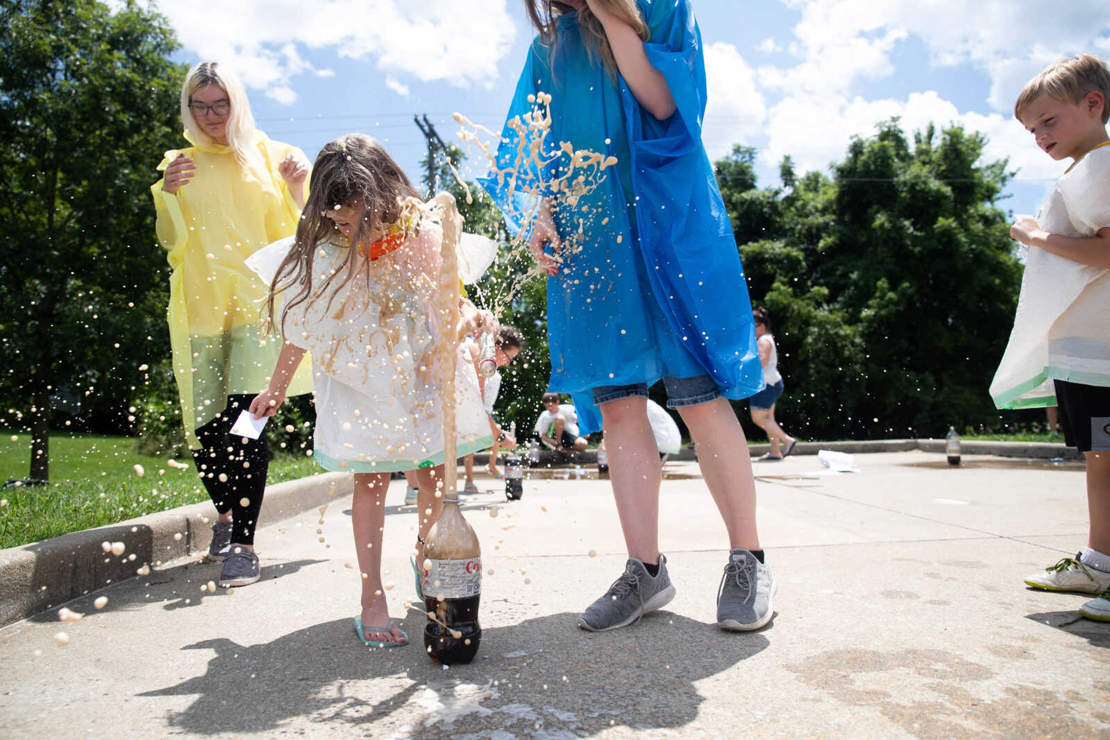 Twins Olivia and Allison Majors, 18, react as&nbsp;Tessa&nbsp;Behring, 6, erupts her Coke bottle in an experiment.