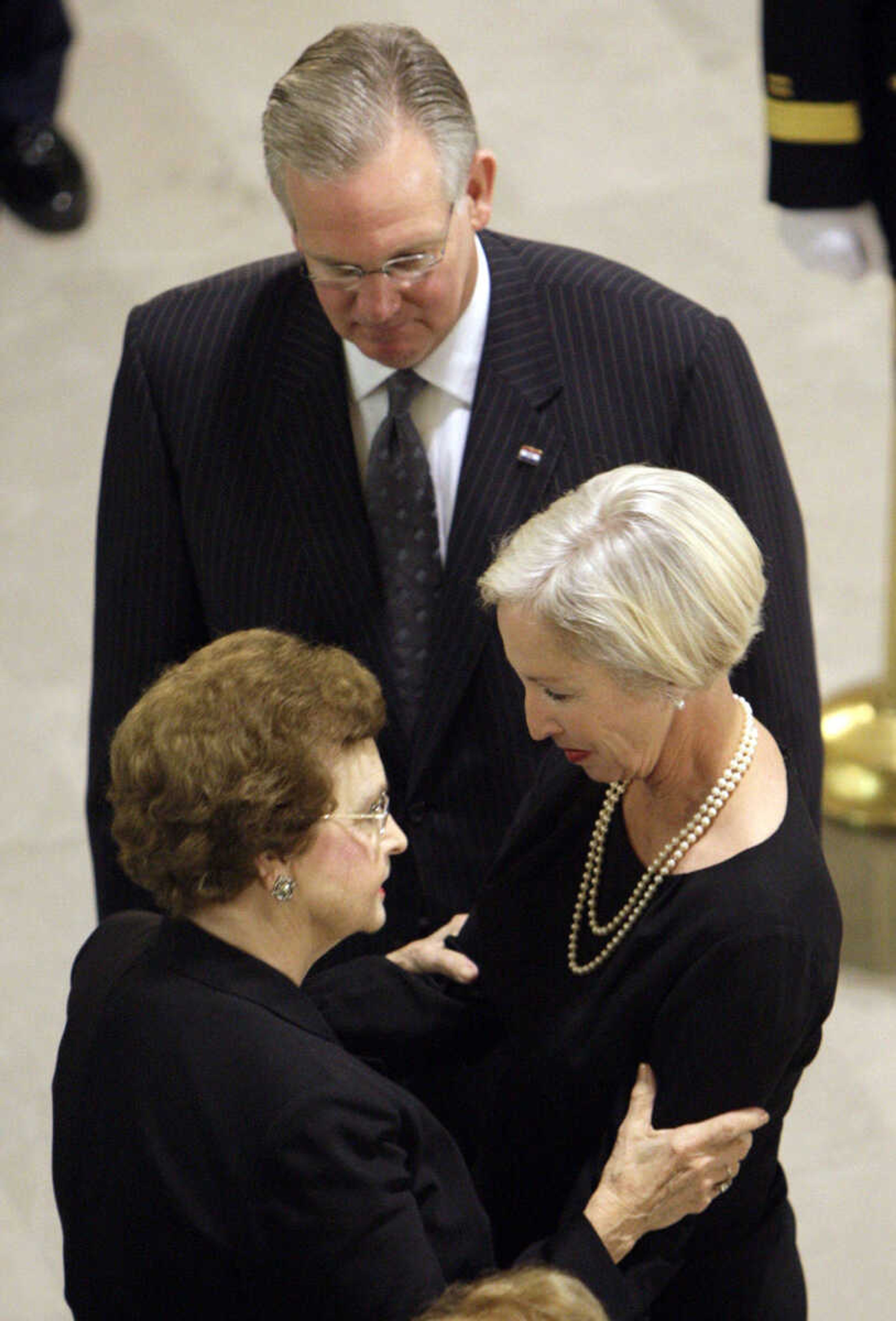 Former Missouri first lady Betty Hearnes, left, speaks to first lady Georganne Nixon as Gov. Jay Nixon, top, looks on during a public viewing for former Gov. Warren Hearnes in the Capitol Rotunda Wednesday, Aug. 19, 2009, in Jefferson City, Mo. Hearnes, who from 1965 to 1973 was the first Missouri governor to serve two full consecutive terms in office, died late Sunday night at the age of 86 at his home in Charleston. (AP Photo/Jeff Roberson)