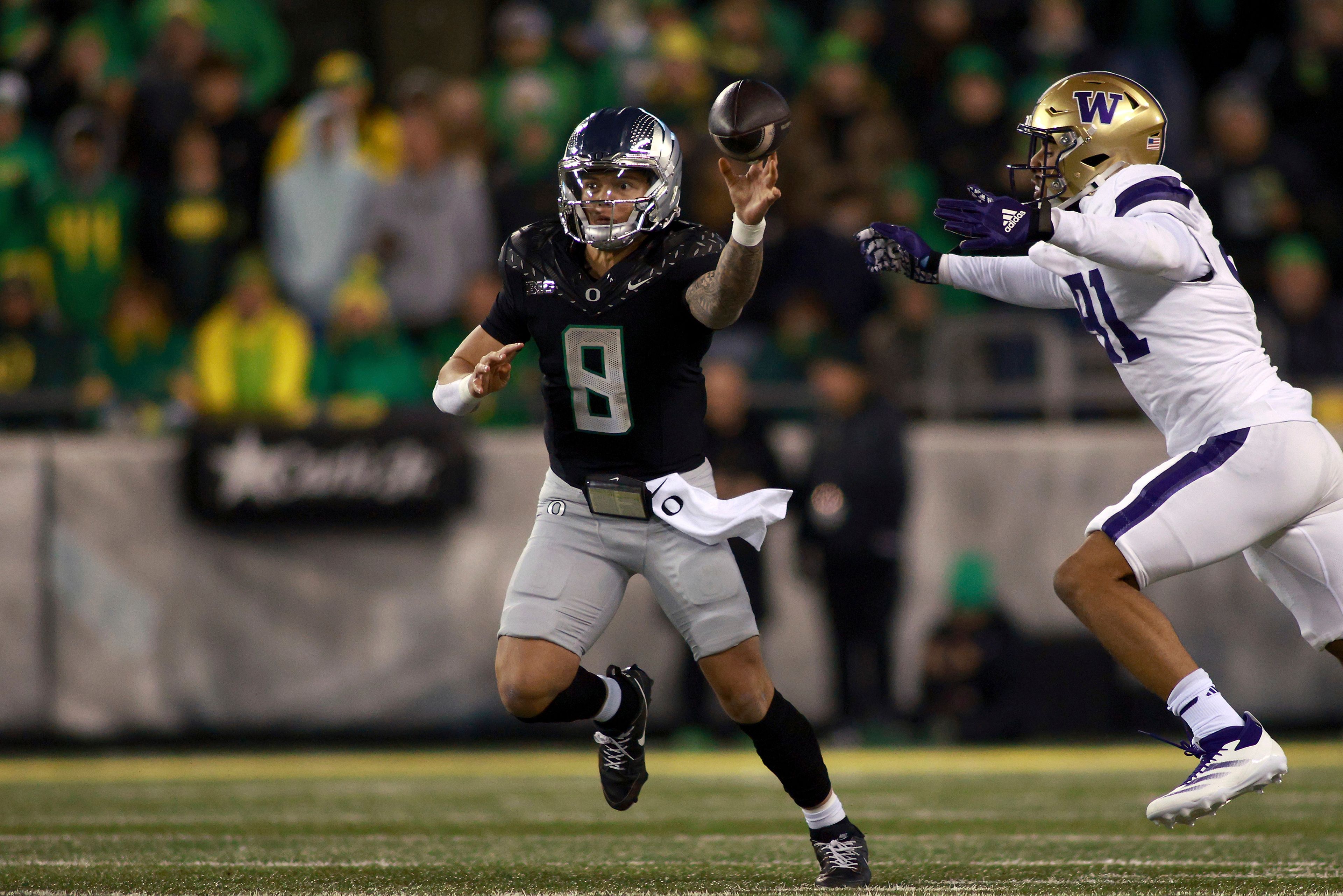 Oregon quarterback Dillon Gabriel (8) throws a pass during an NCAA college football game against Washington, Saturday, Nov. 30, 2024, in Eugene, Ore. (AP Photo/Lydia Ely)