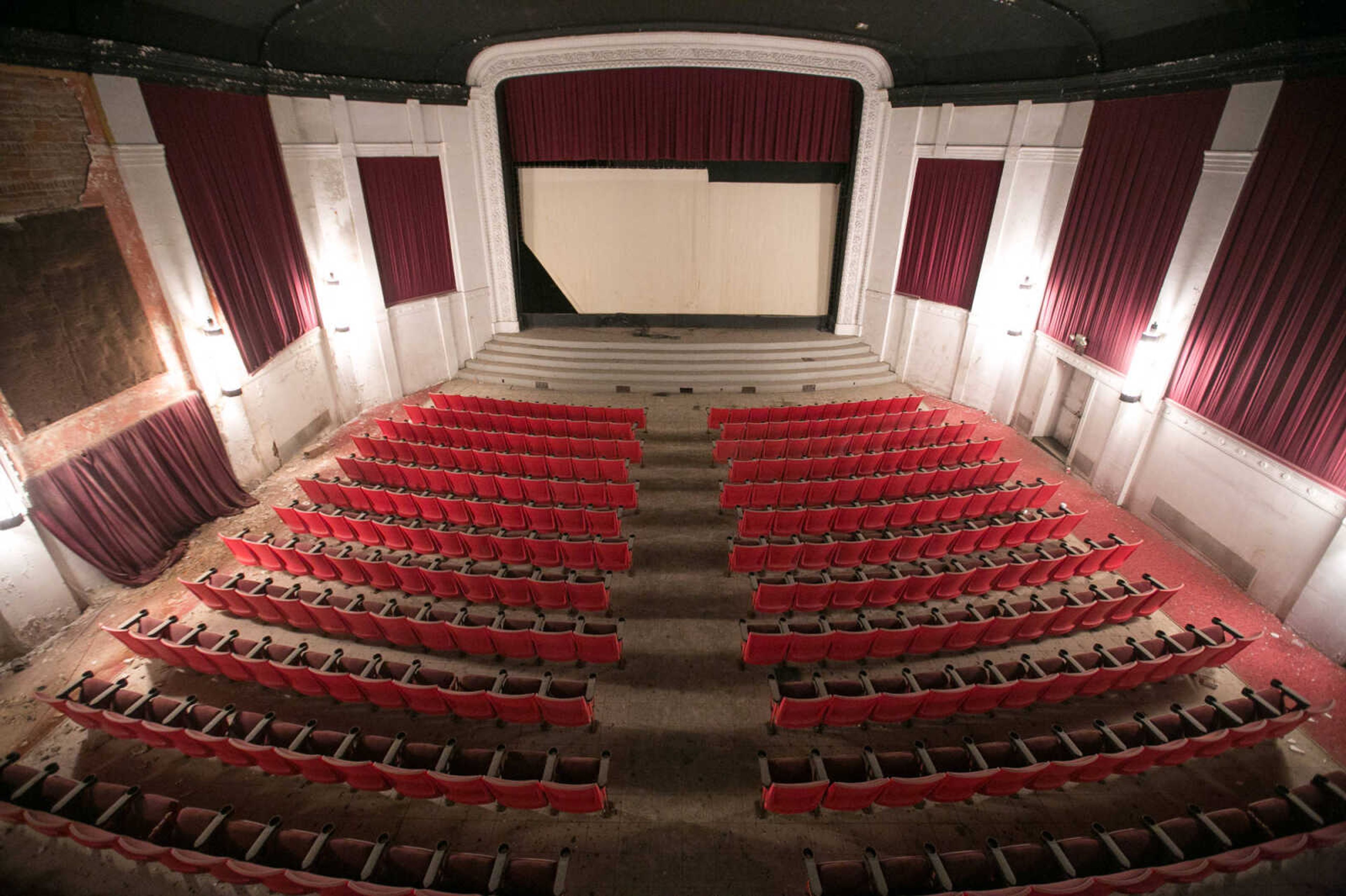 GLENN LANDBERG ~ glandberg@semissourian.com


A look at the Broadway Theater Wednesday, Feb. 10, 2016 in downtown Cape Girardeau.