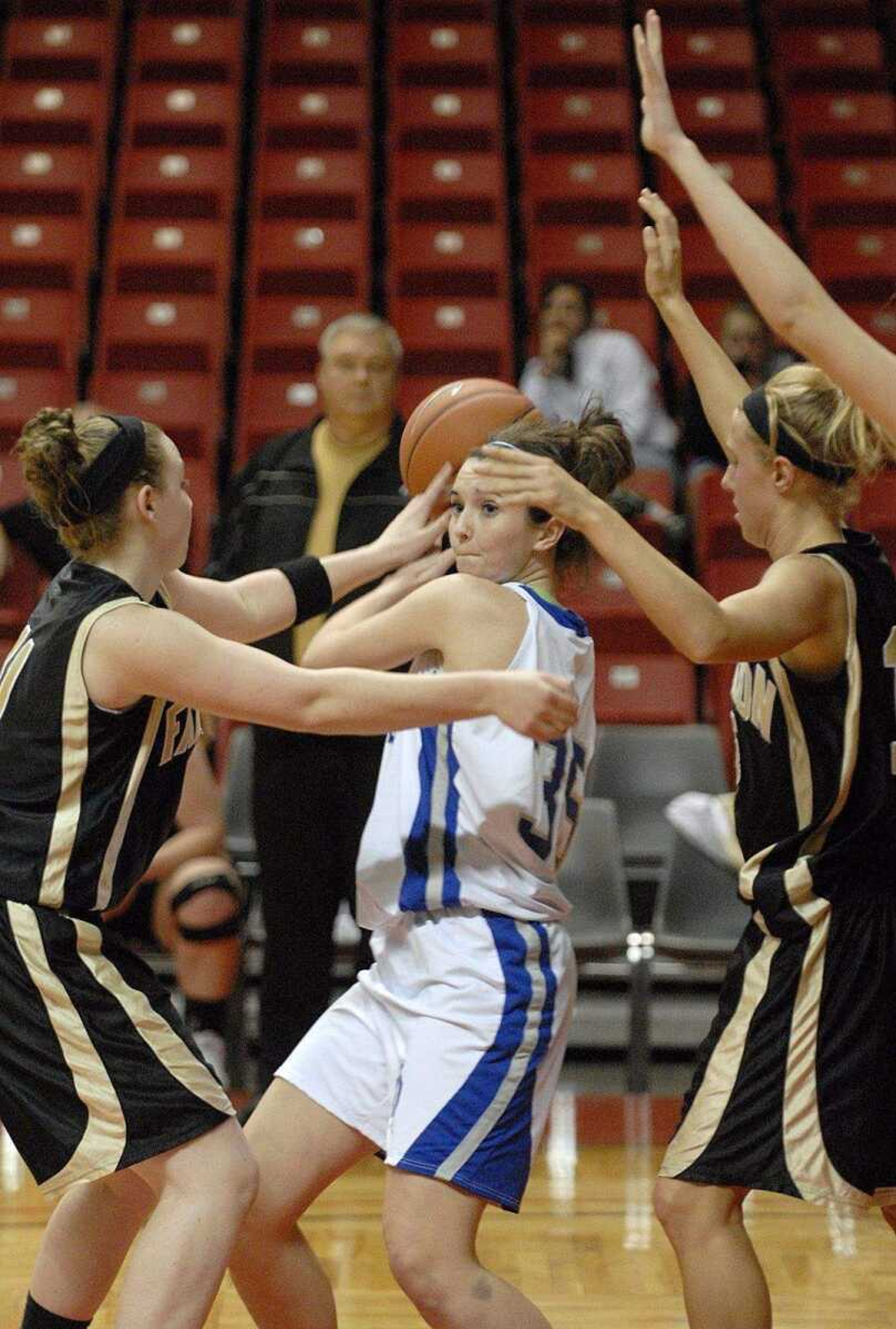 ELIZABETH DODD ~ edodd@semissourian.com
Notre Dame's Brooke Bohnert, center, gets trapped by Farmington's Erin Littrell, left, and Taylor Jenson in the first half.