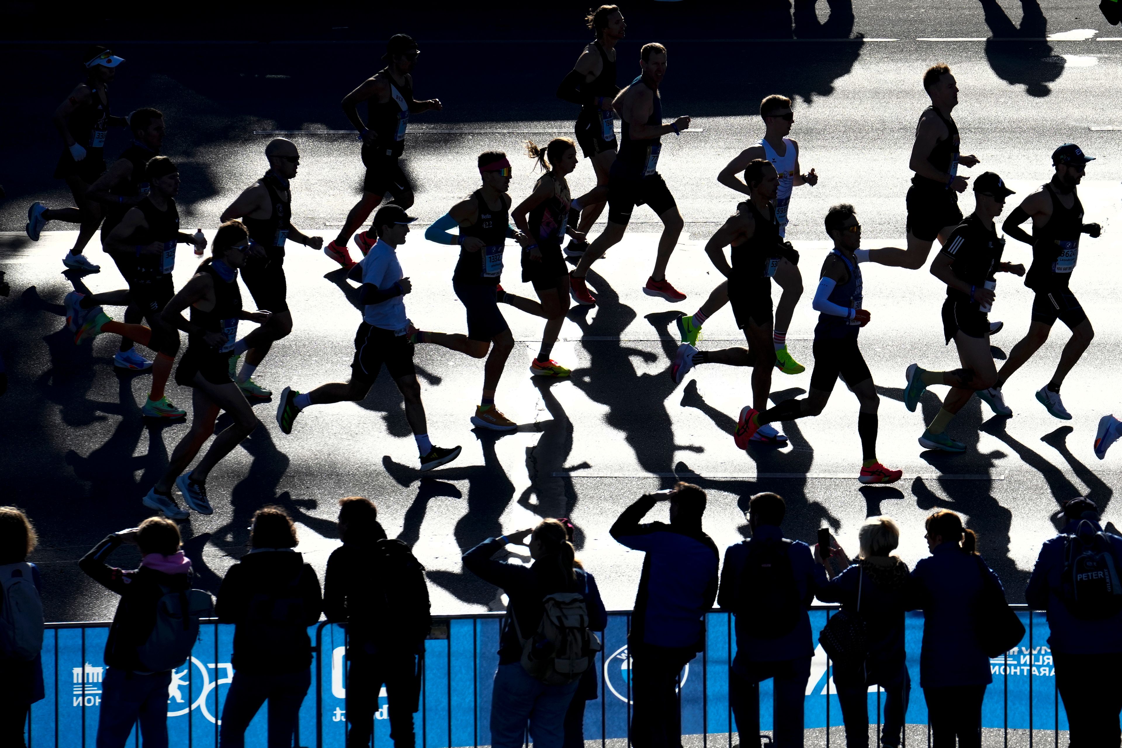 Runners start the Berlin Marathon in Berlin, Germany, Sunday, Sept. 29, 2024. (AP Photo/Ebrahim Noroozi)