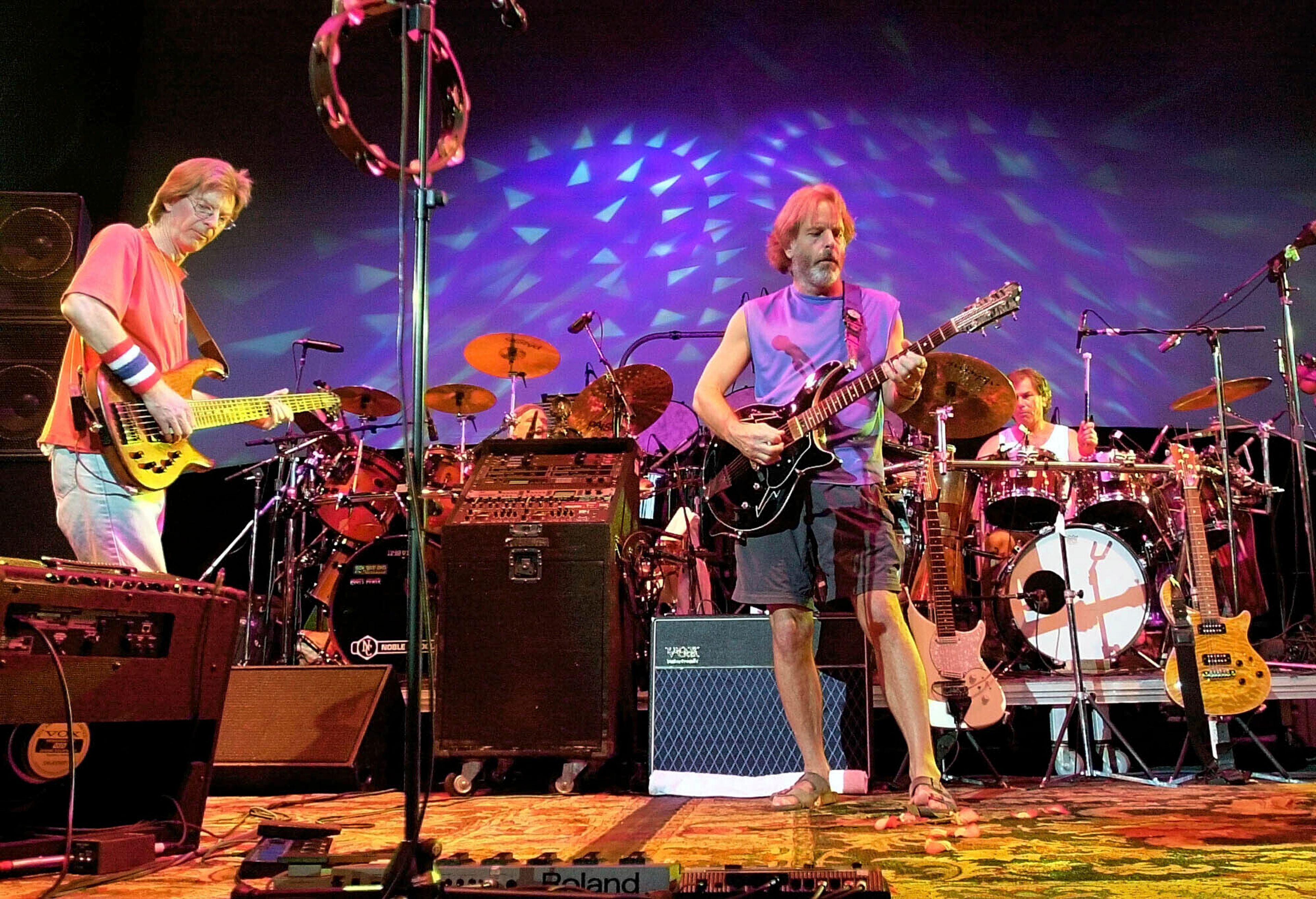 FILE - The Grateful Dead, from left, Phil Lesh, Bill Kreutzmann, Bob Weir and Mickey Hart perform during a reunion concert in East Troy, Wis. on Aug. 3, 2002. Lesh, a founding member of the Grateful Dead, died Friday, Oct. 25, 2024, at age 84. (AP Photo/Morry Gash, File)