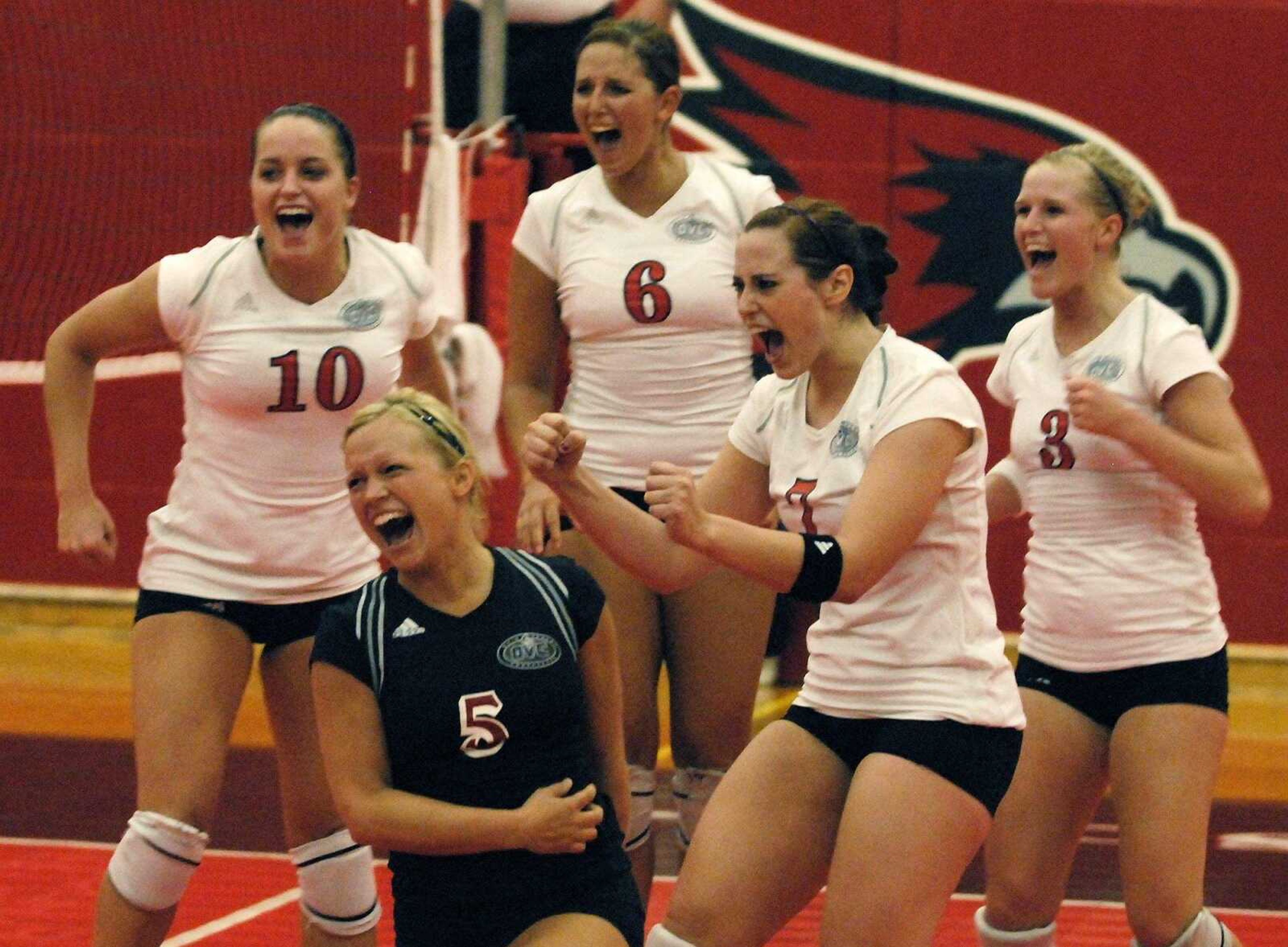 CHUCK WU ~ cwu@semissourian.com
SEMO Volleyball players Kim Unnerstall left, Molley Davis, Amanda Rickhoff, Aubrey Dondlinger, and Sarah Barth cheers after they defeated Tennessee Tech