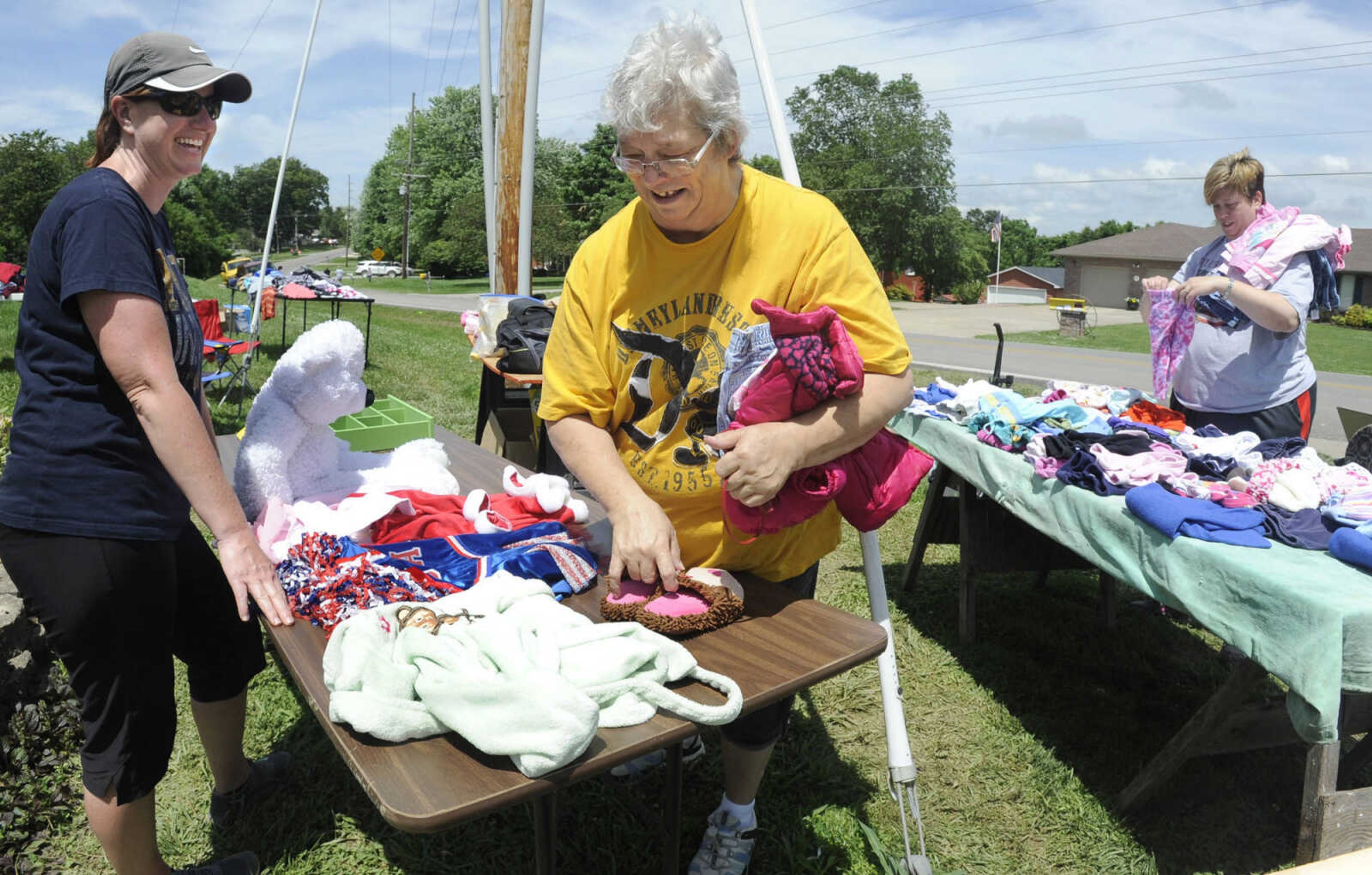 FRED LYNCH ~ flynch@semissourian.com
Melissa Faber, left, assists Connie Pierce at a yard sale as Shiela Seter browses items set up along Highway 25 Saturday, May 28, 2016 south of Jackson.