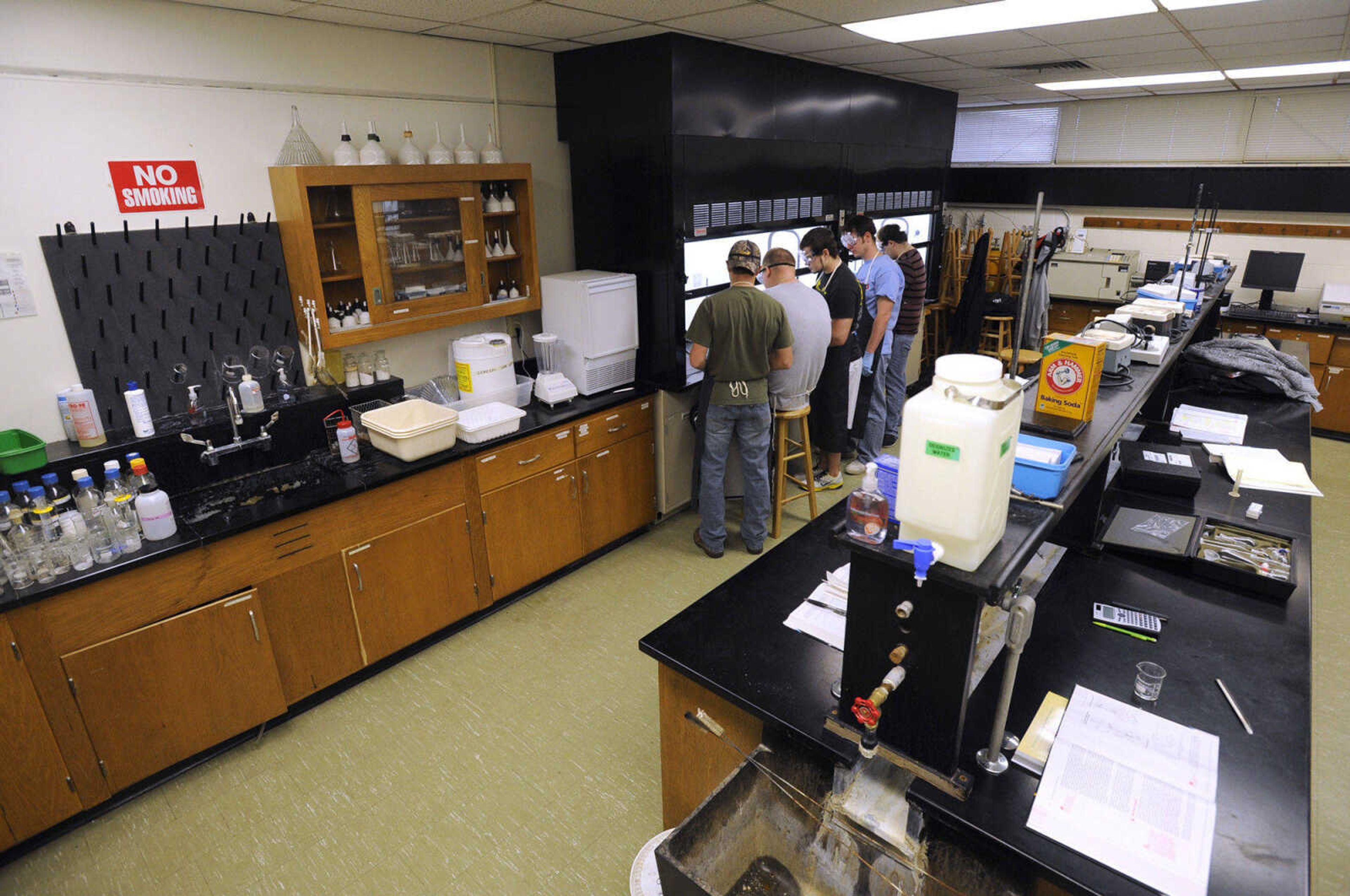 FRED LYNCH ~ flynch@semissourian.com
Students work in a science lab Thursday, March 24, 2011 at Mineral Area College in Park Hills, Mo.