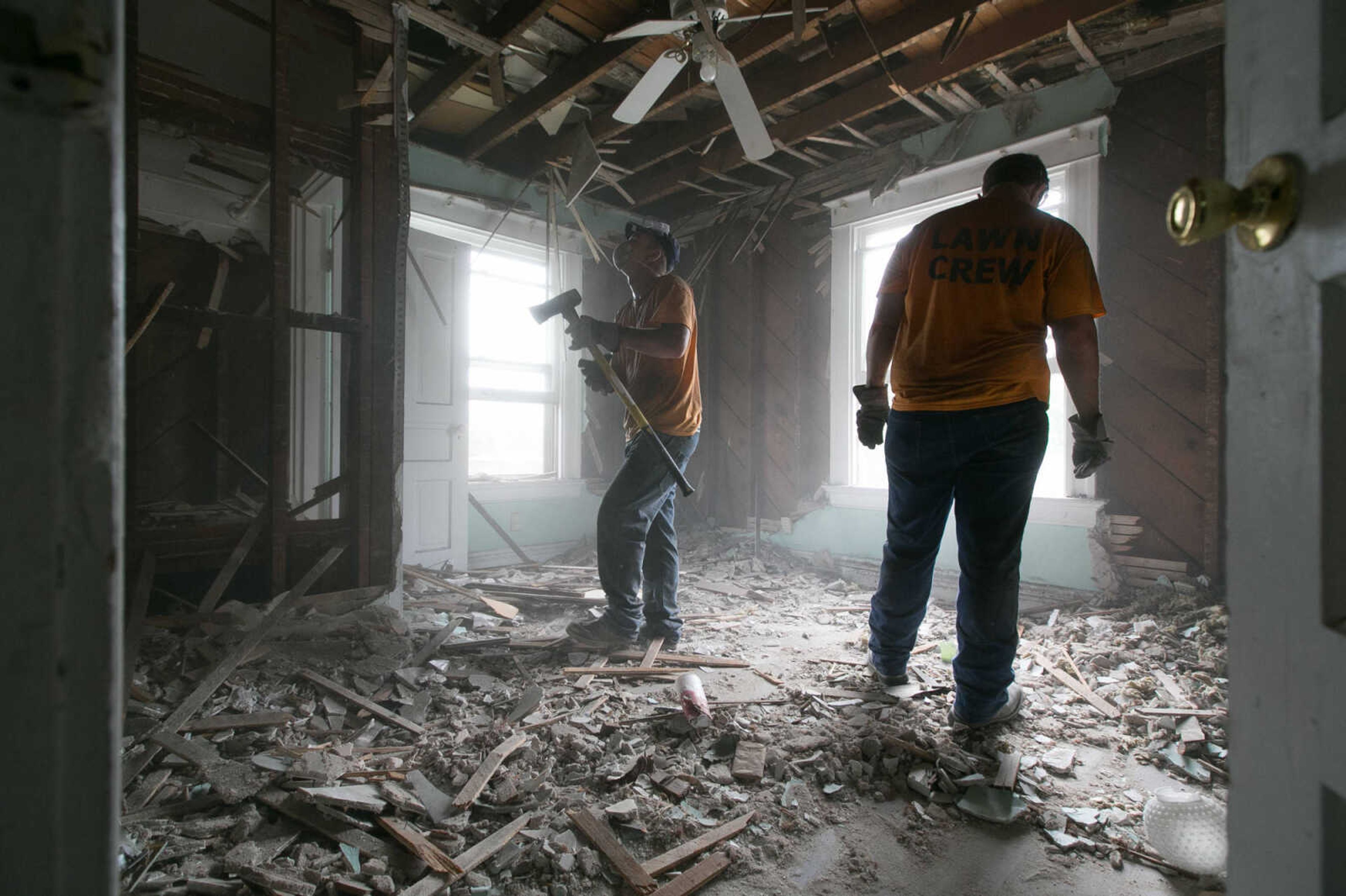 GLENN LANDBERG ~ glandberg@semissourian.com


Larry Hajek, left, and Andrew Terry work to clear a room during a renovation day at a house donated to the Student Veterans Organization at Southeast Missouri State University, Saturday, June 20, 2015 in Cape Girardeau. Around 20 volunteers gathered to help with the project that will give veterans a place to stay as they transition to college life.