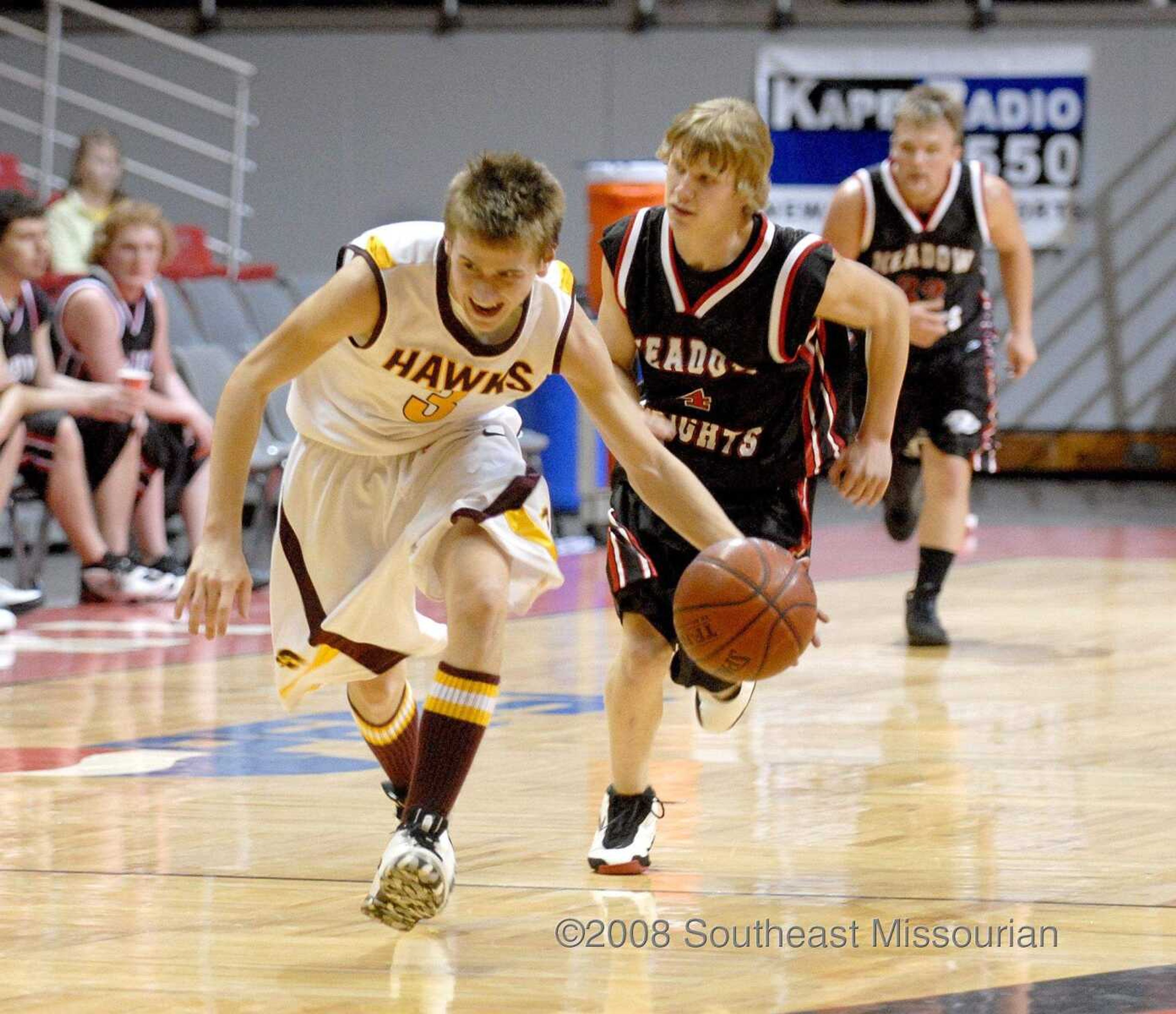 ELIZABETH DODD ~ edodd@semissourian.com
Kelly's Ryan Essner maneuvers down the court in the second half.