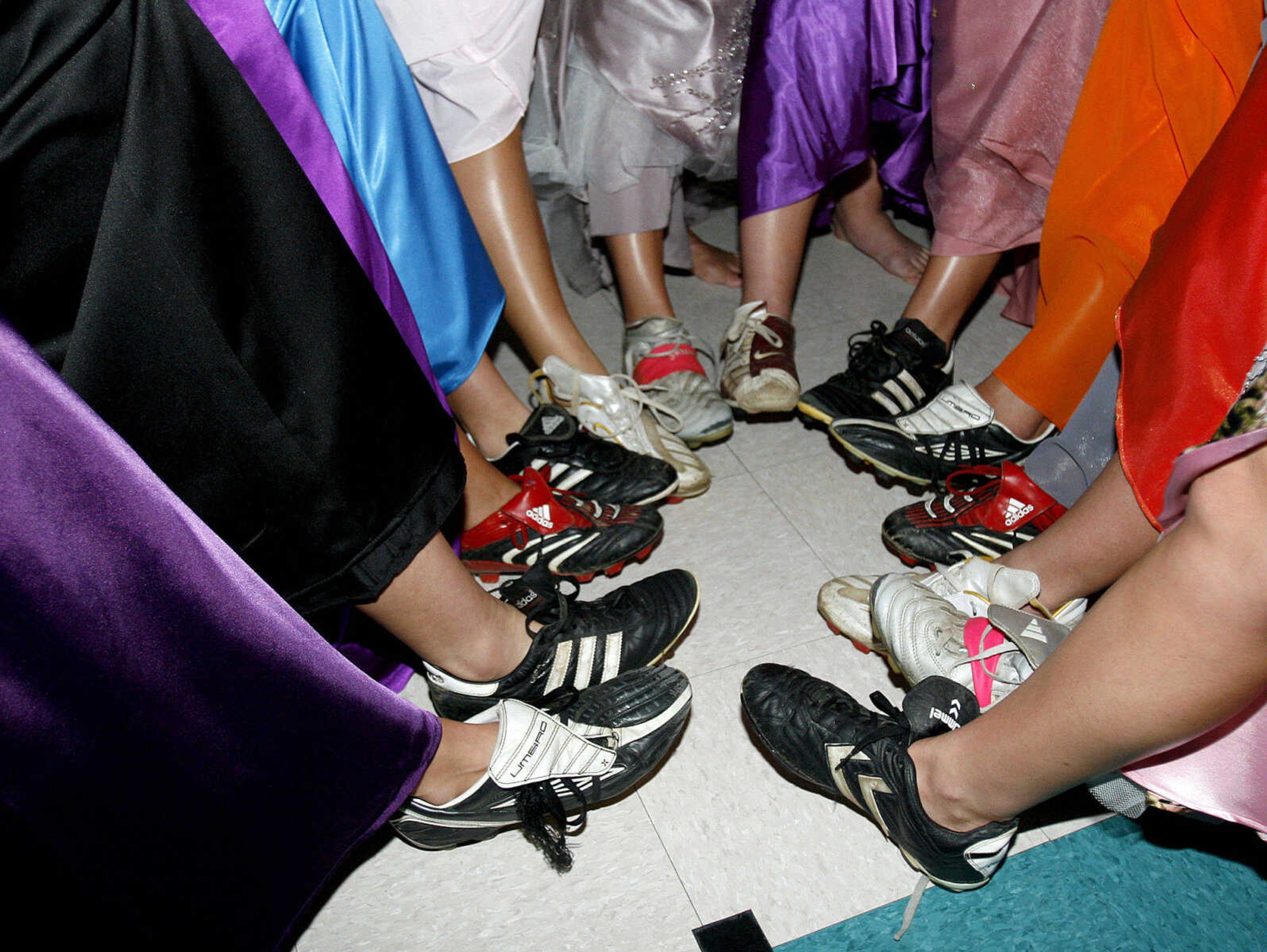 ELIZABETH DODD ~ edodd@semissourian.com
Photos from the 2009 Jackson High School Prom May 9 at the Osage Center.