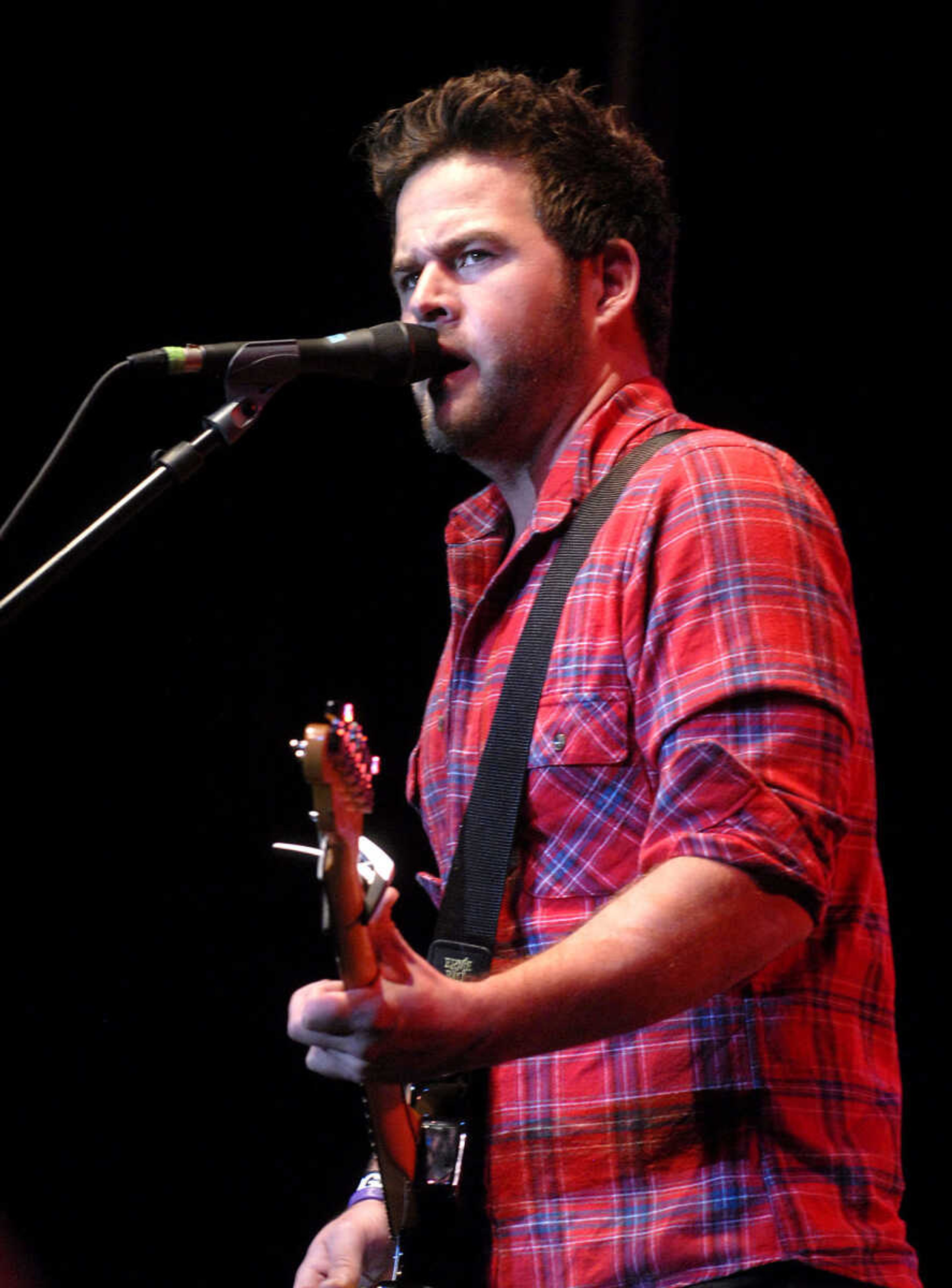 LAURA SIMON ~ lsimon@semissourian.com
Country music singer and Kennett, Mo. native David Nail performs in the grandstand Saturday, September 17, 2011 during the final day of the SEMO District Fair at Arena Park in Cape Girardeau.