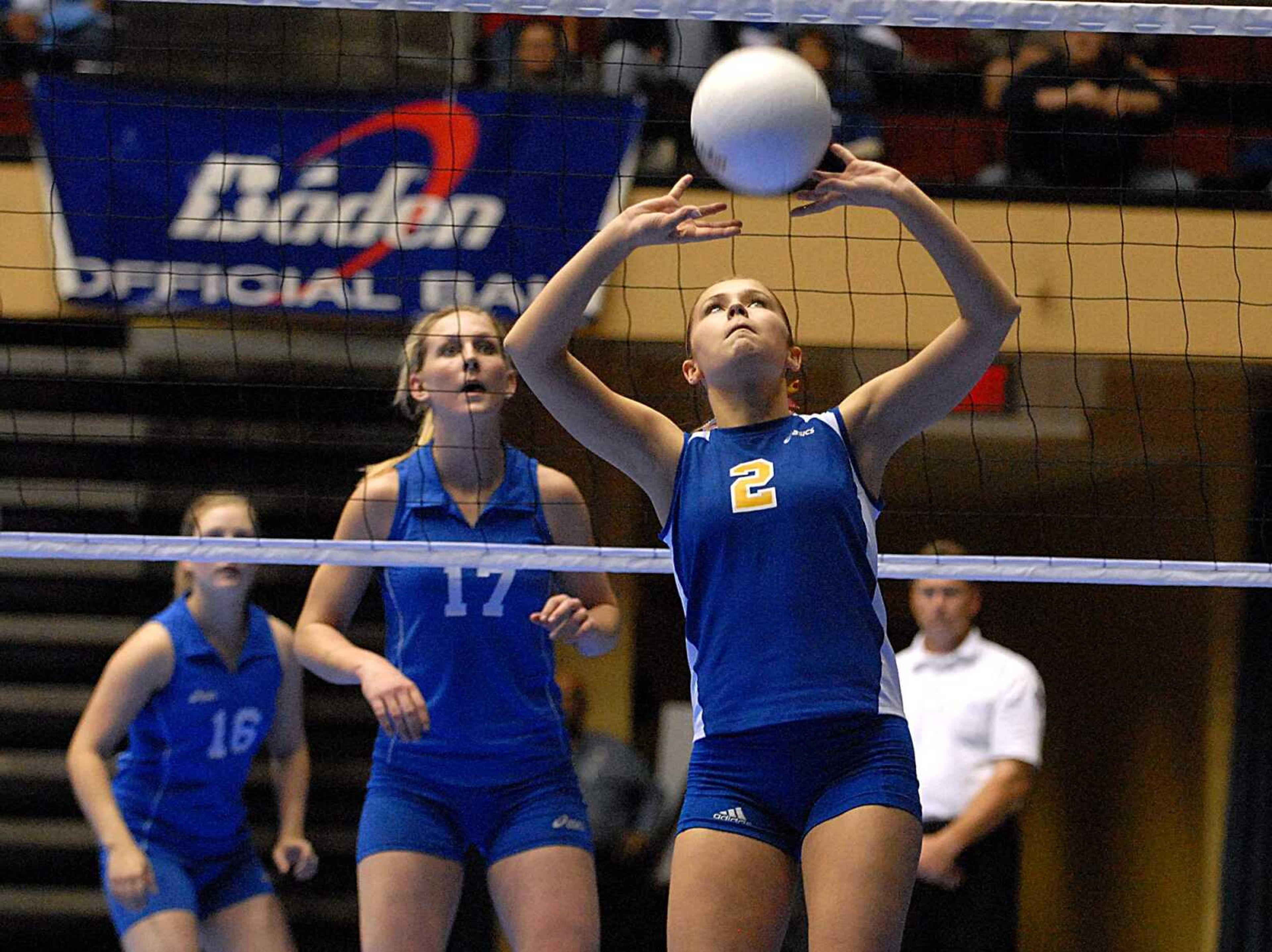 AARON EISENHAUER ~ aeisenhauer@semissourian.com
Katie Diebold sets the ball for Scott City.