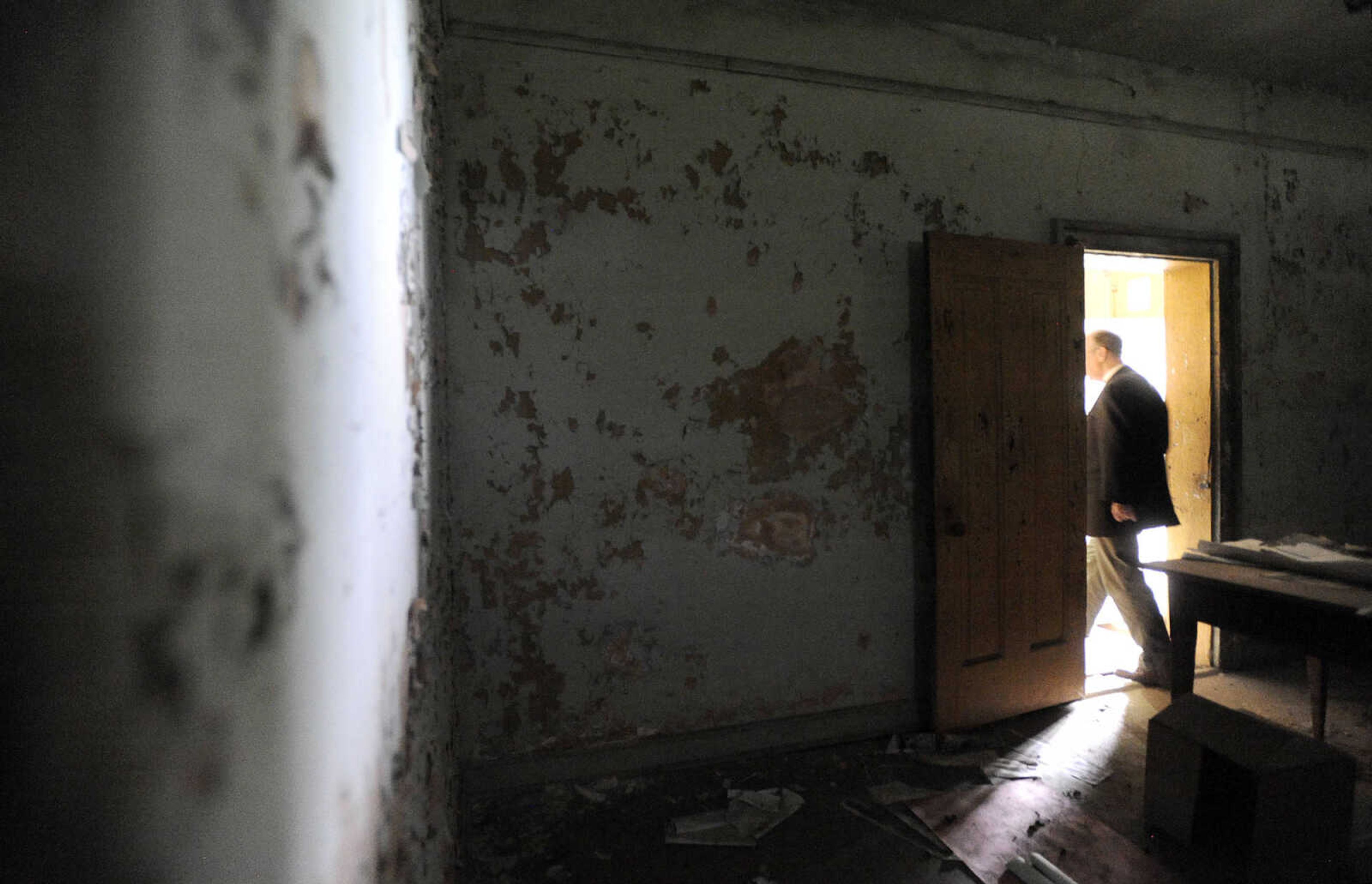 LAURA SIMON ~ lsimon@semissourian.com

Steven Hoffman, coordinator of Southeast Missouri State University's  historic preservation program, exits the front, south side room of the historic Reynolds House Monday afternoon, May 2, 2016. The Cape Girardeau house, which stands at 623 N. Main Street, was built in 1857.